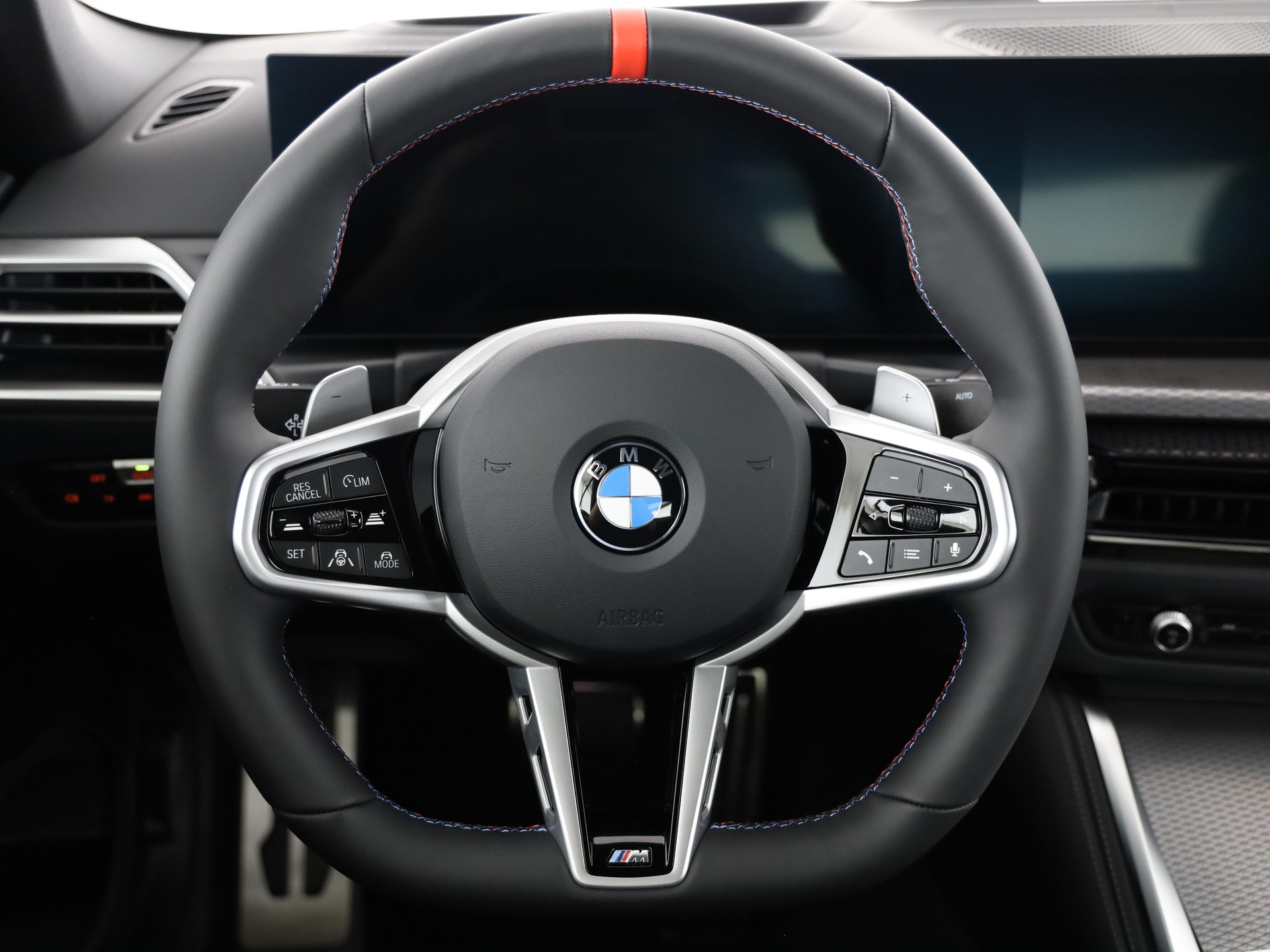 BMW M440i xDrive Gran Cabrio-image-18