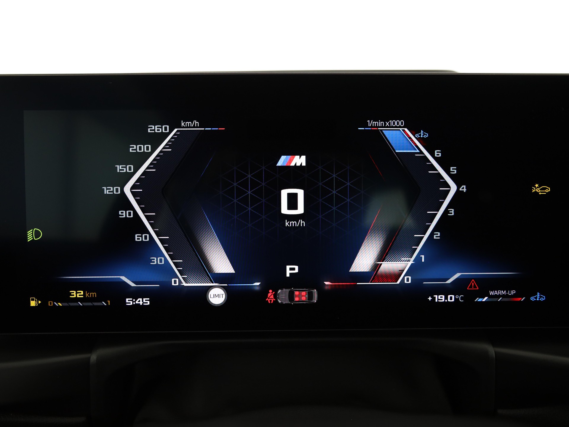 BMW M440i xDrive Gran Cabrio-image-19