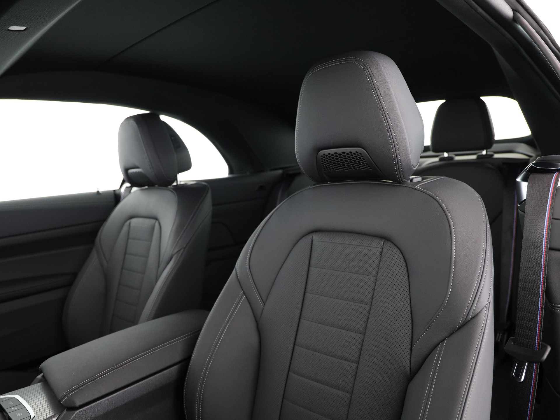 BMW M440i xDrive Gran Cabrio-image-10