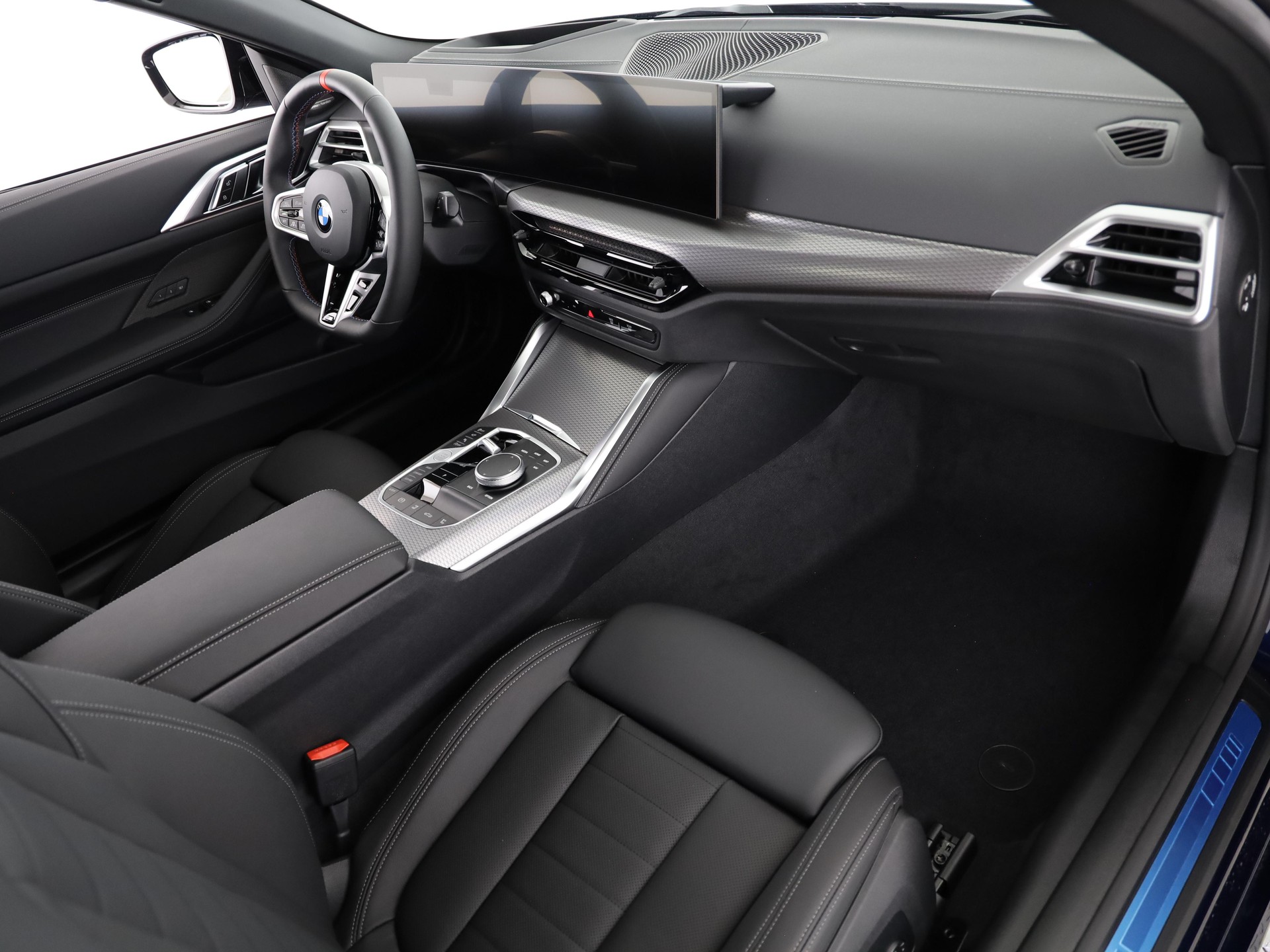 BMW M440i xDrive Gran Cabrio-image-15
