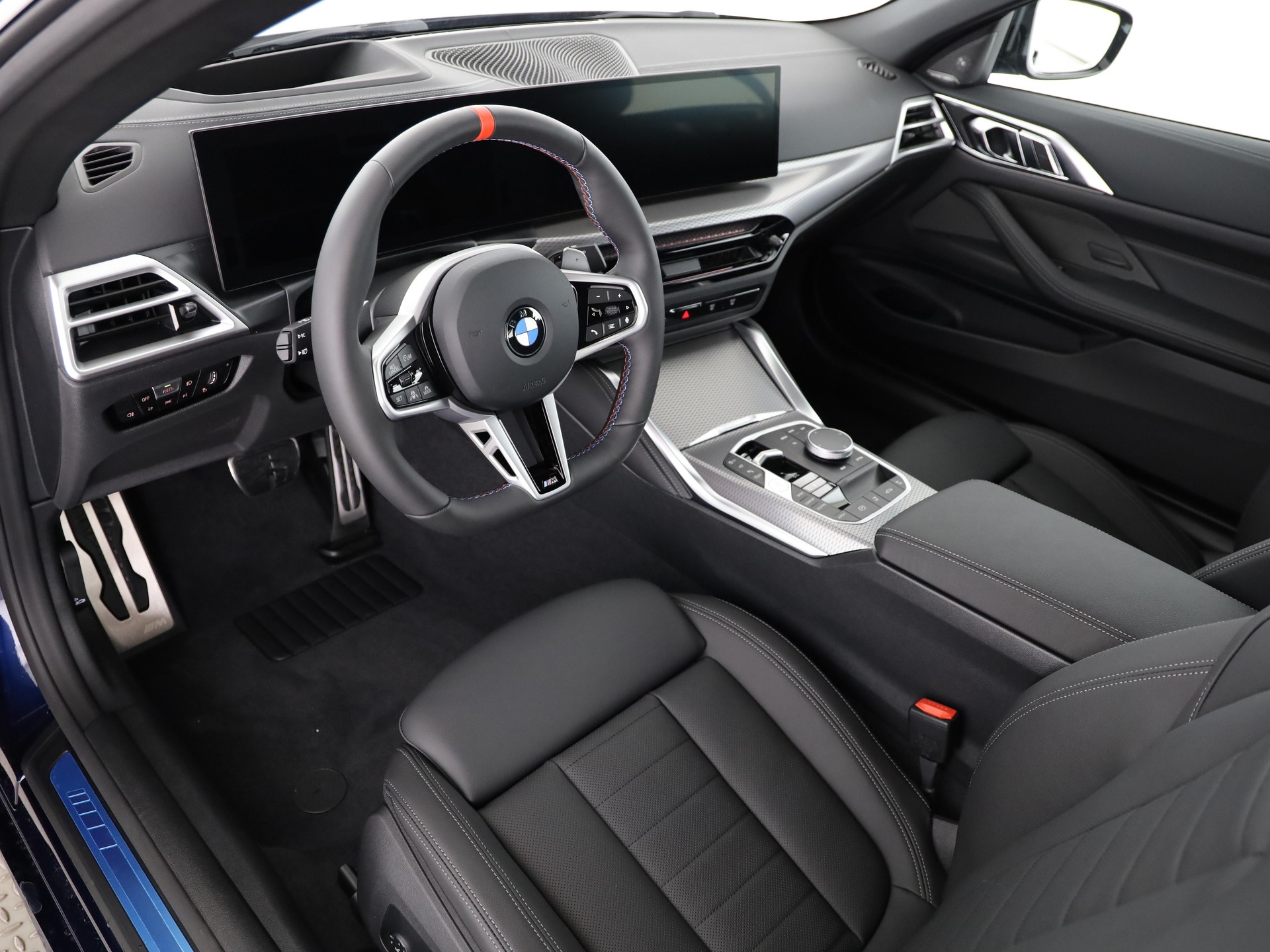 BMW M440i xDrive Gran Cabrio-image-9