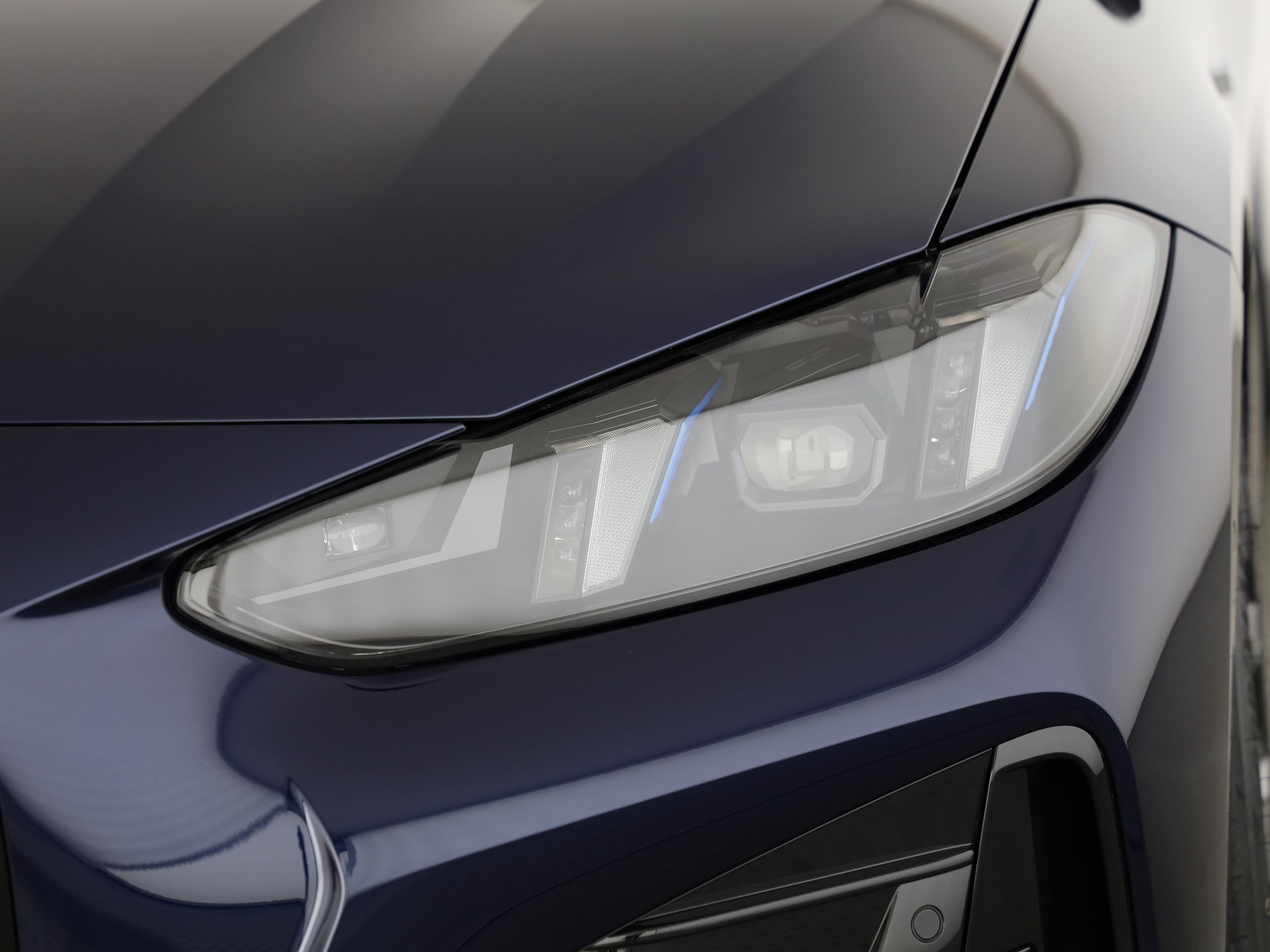 BMW M440i xDrive Gran Cabrio-image-5