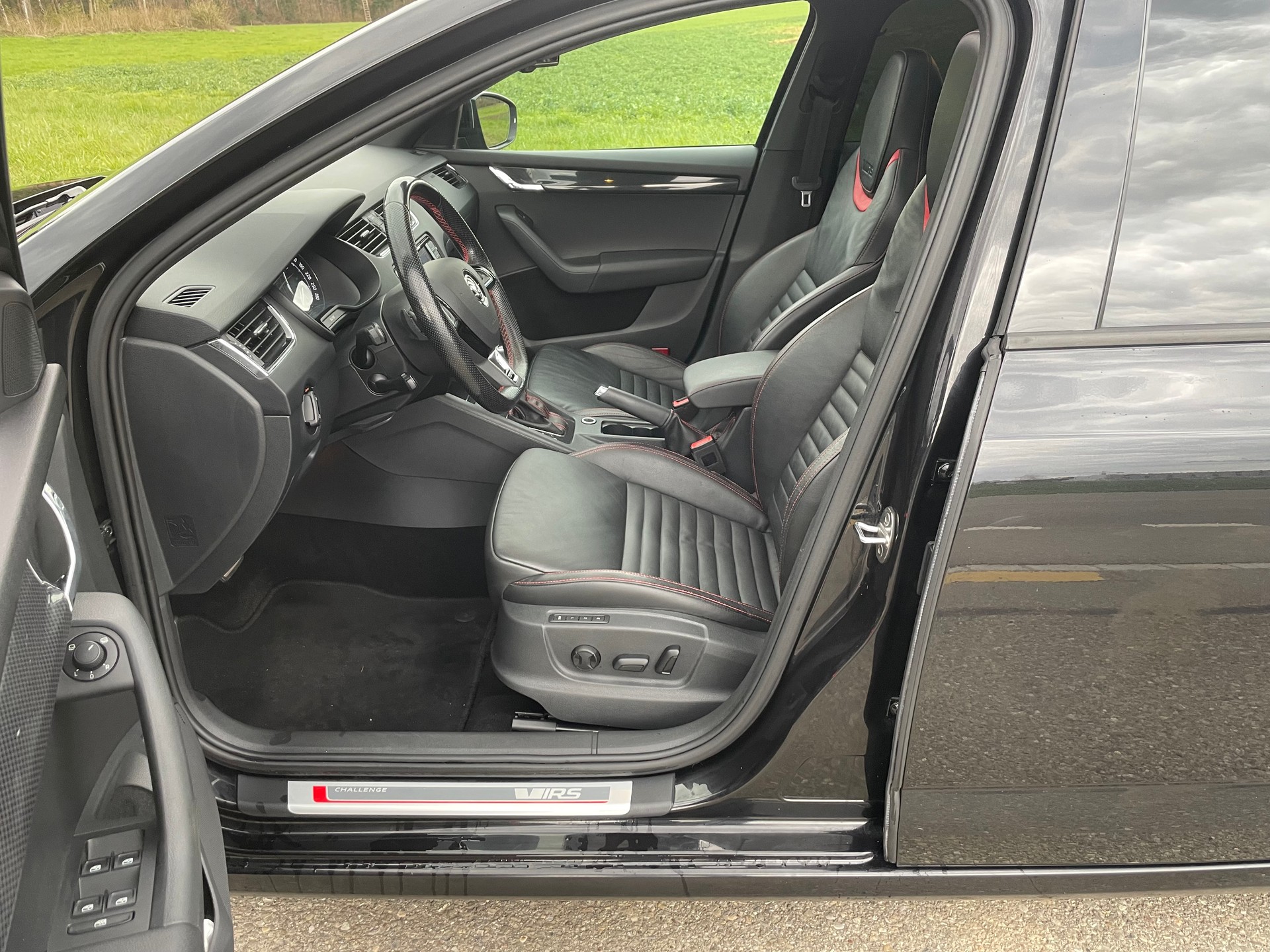 SKODA Octavia Combi 2.0 TDI RS 4x4 DSG-image-6