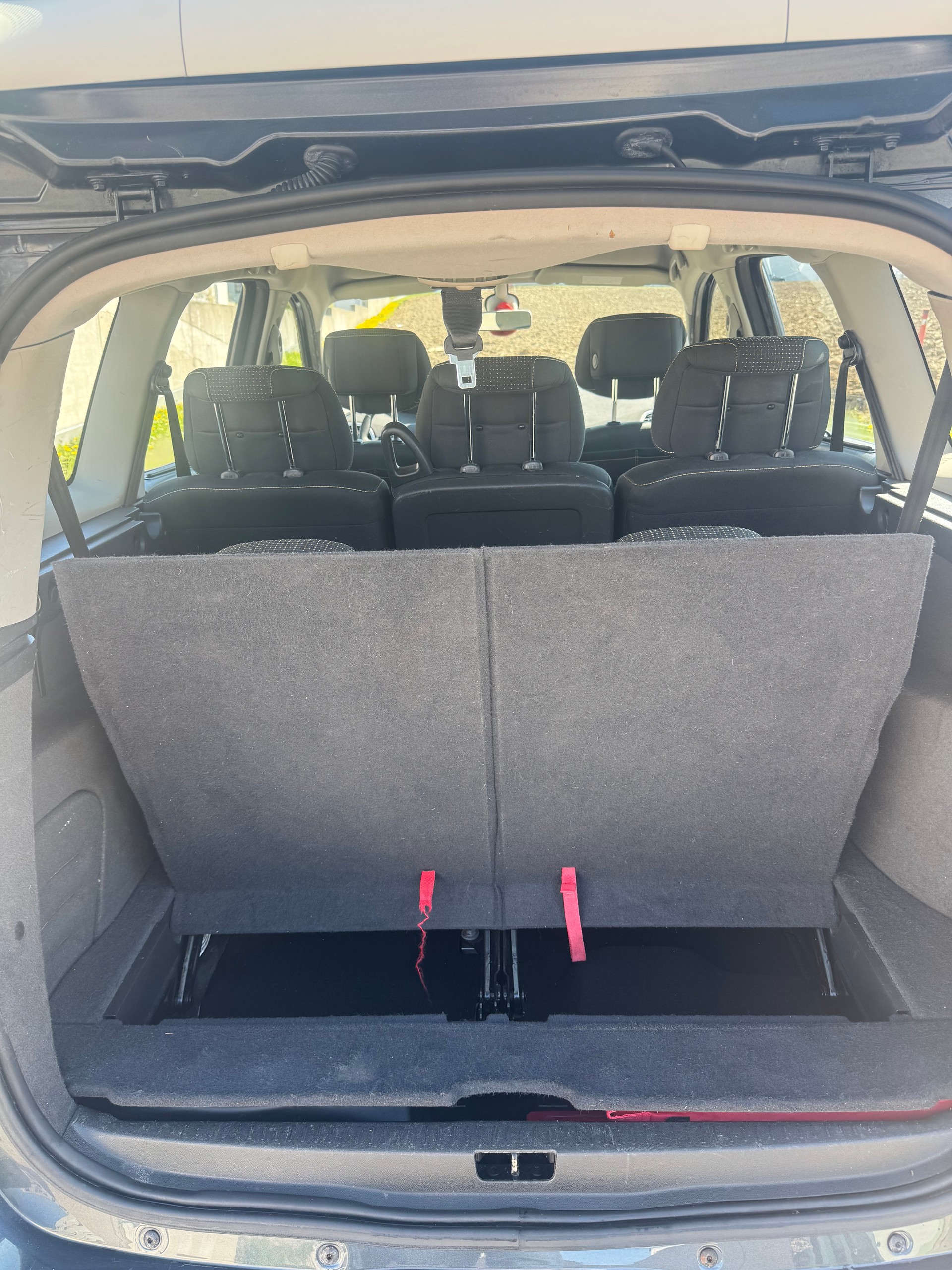RENAULT Grand Scénic 2.0 16V Dynamique X-Tronic CVT-image-10