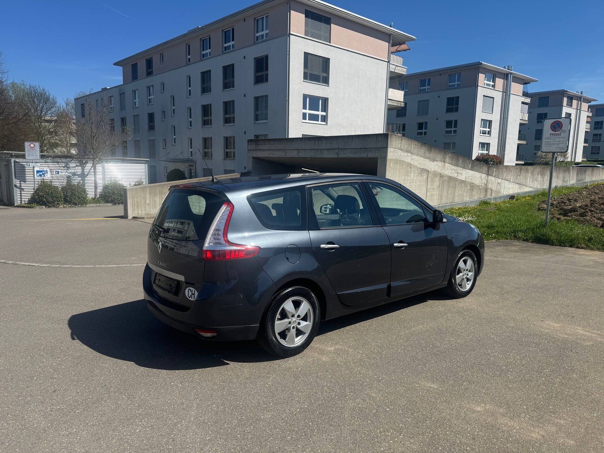 RENAULT Grand Scénic 2.0 16V Dynamique X-Tronic CVT-image-6