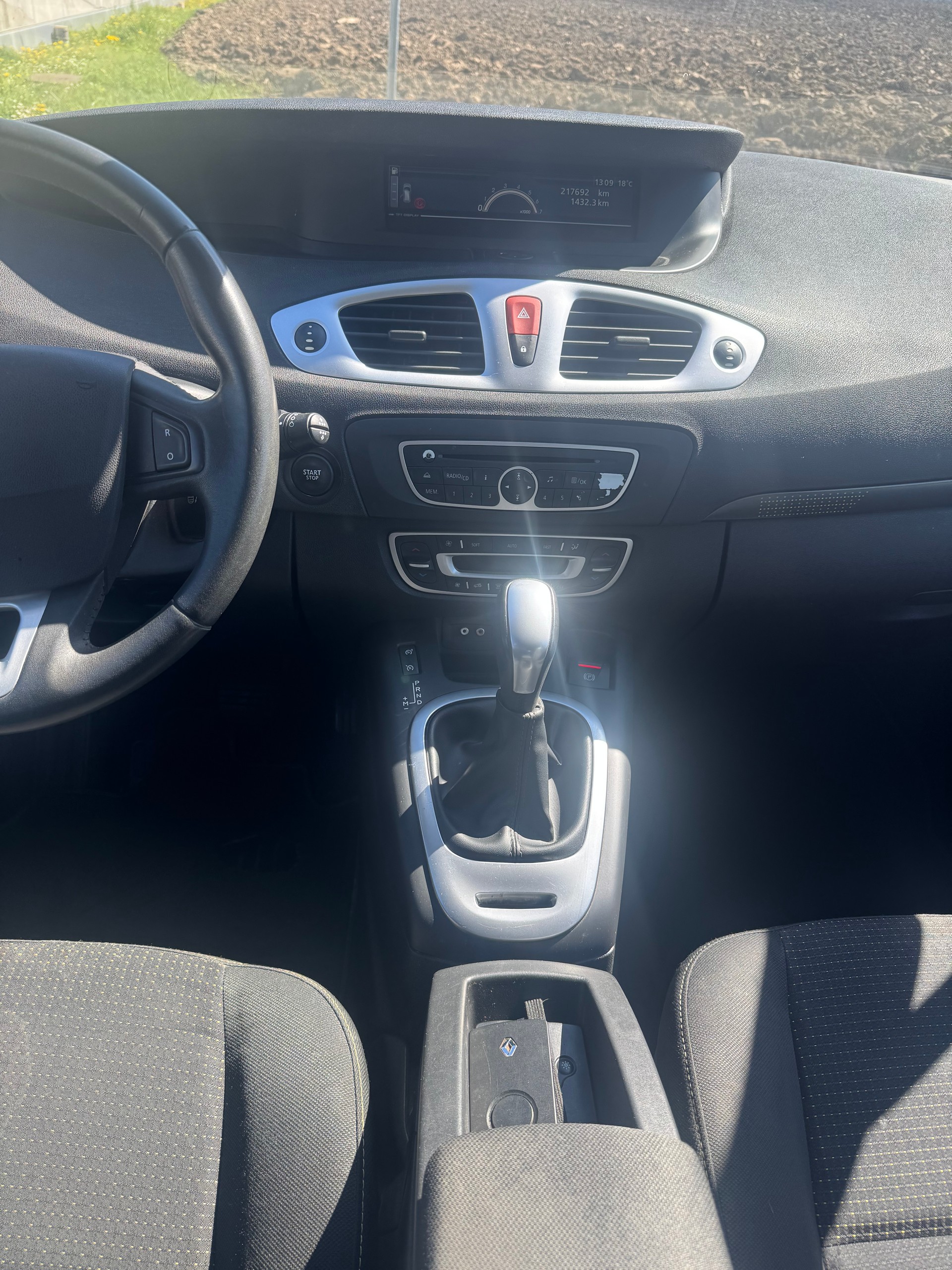 RENAULT Grand Scénic 2.0 16V Dynamique X-Tronic CVT-image-8