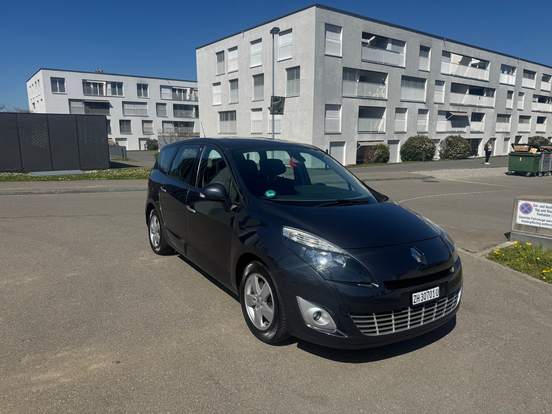 RENAULT Grand Scénic 2.0 16V Dynamique X-Tronic CVT-image-1