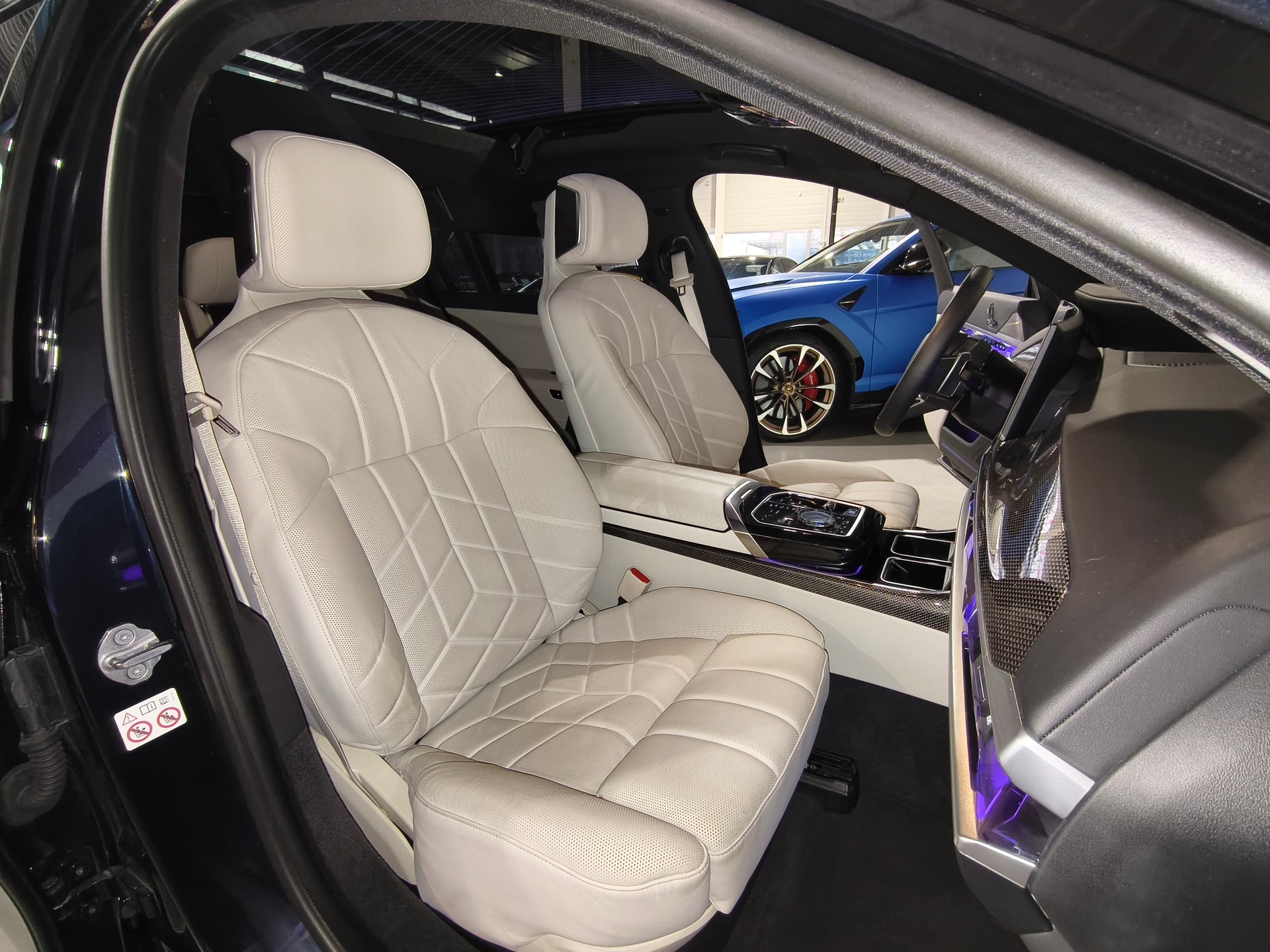 BMW 750e xDrive CH FAHRZEUG-image-15