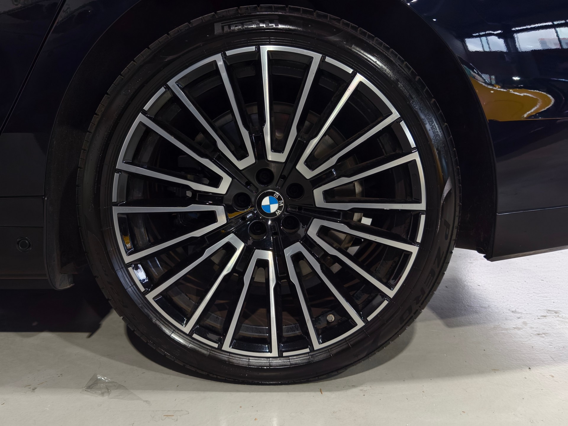 BMW 750e xDrive CH FAHRZEUG-image-25