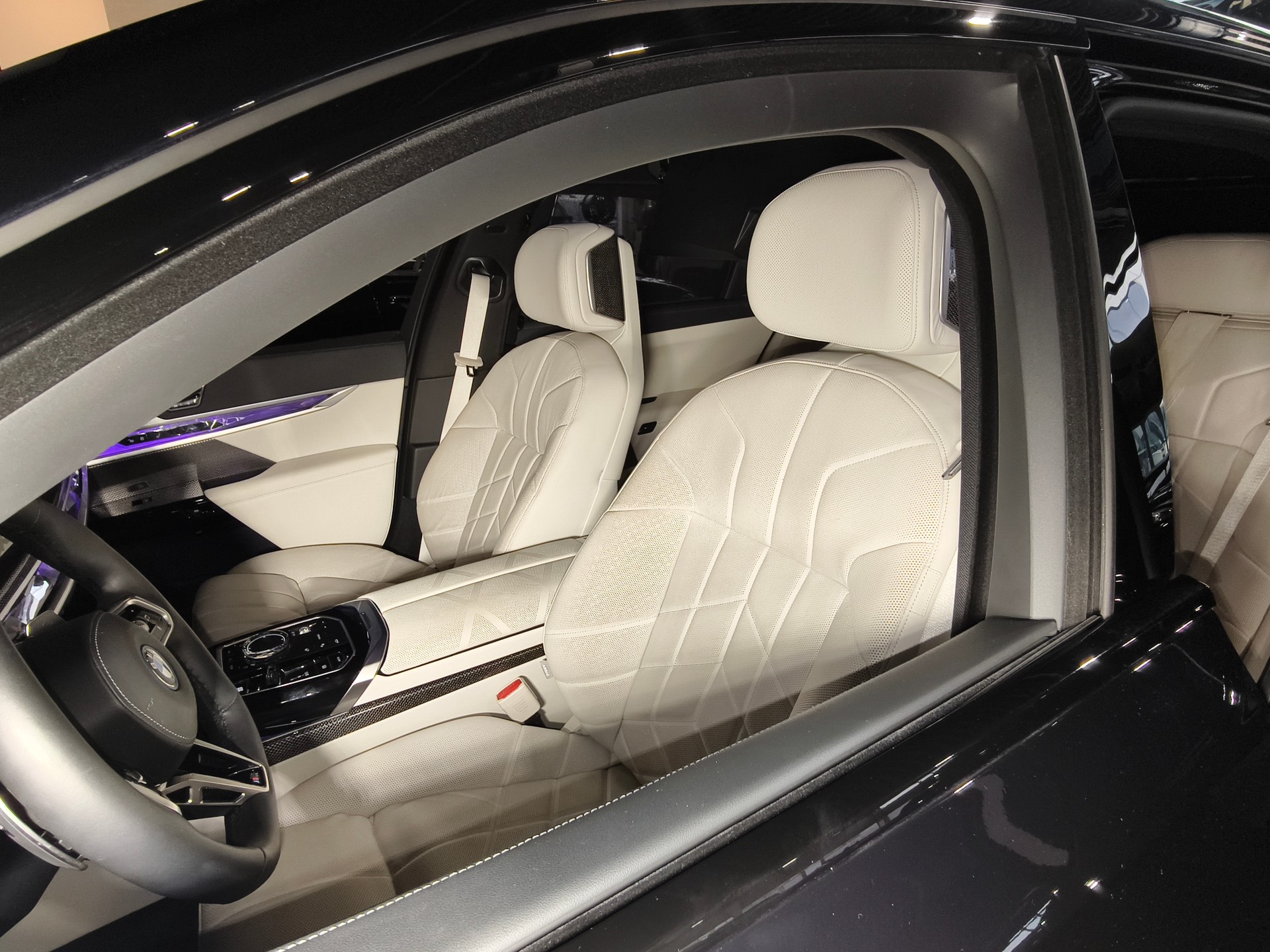BMW 750e xDrive CH FAHRZEUG-image-11