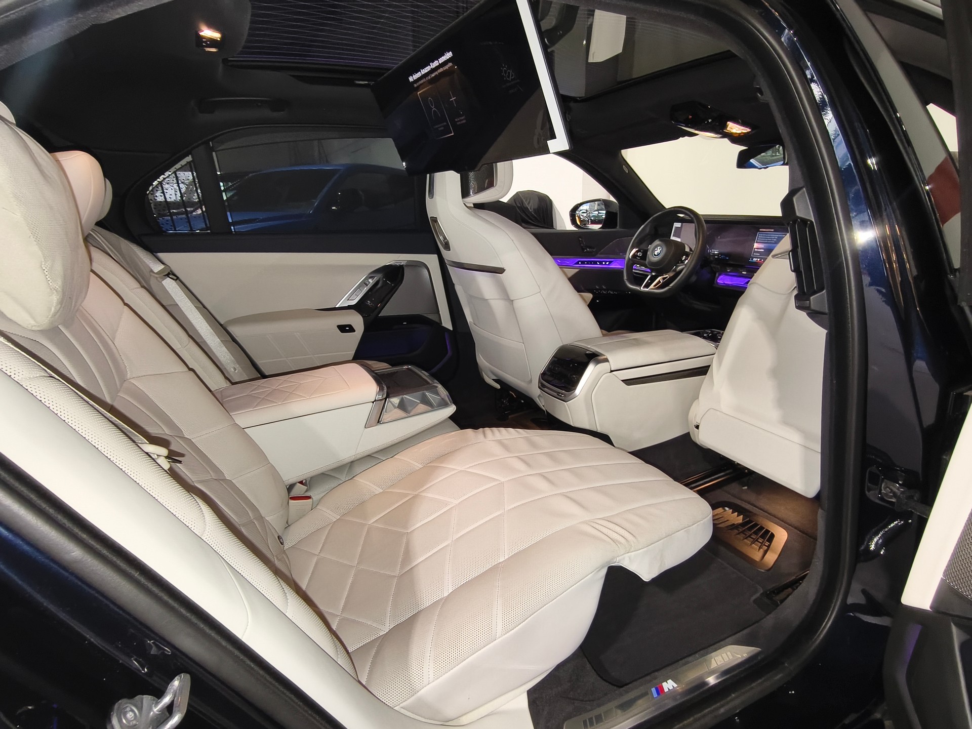 BMW 750e xDrive CH FAHRZEUG-image-17
