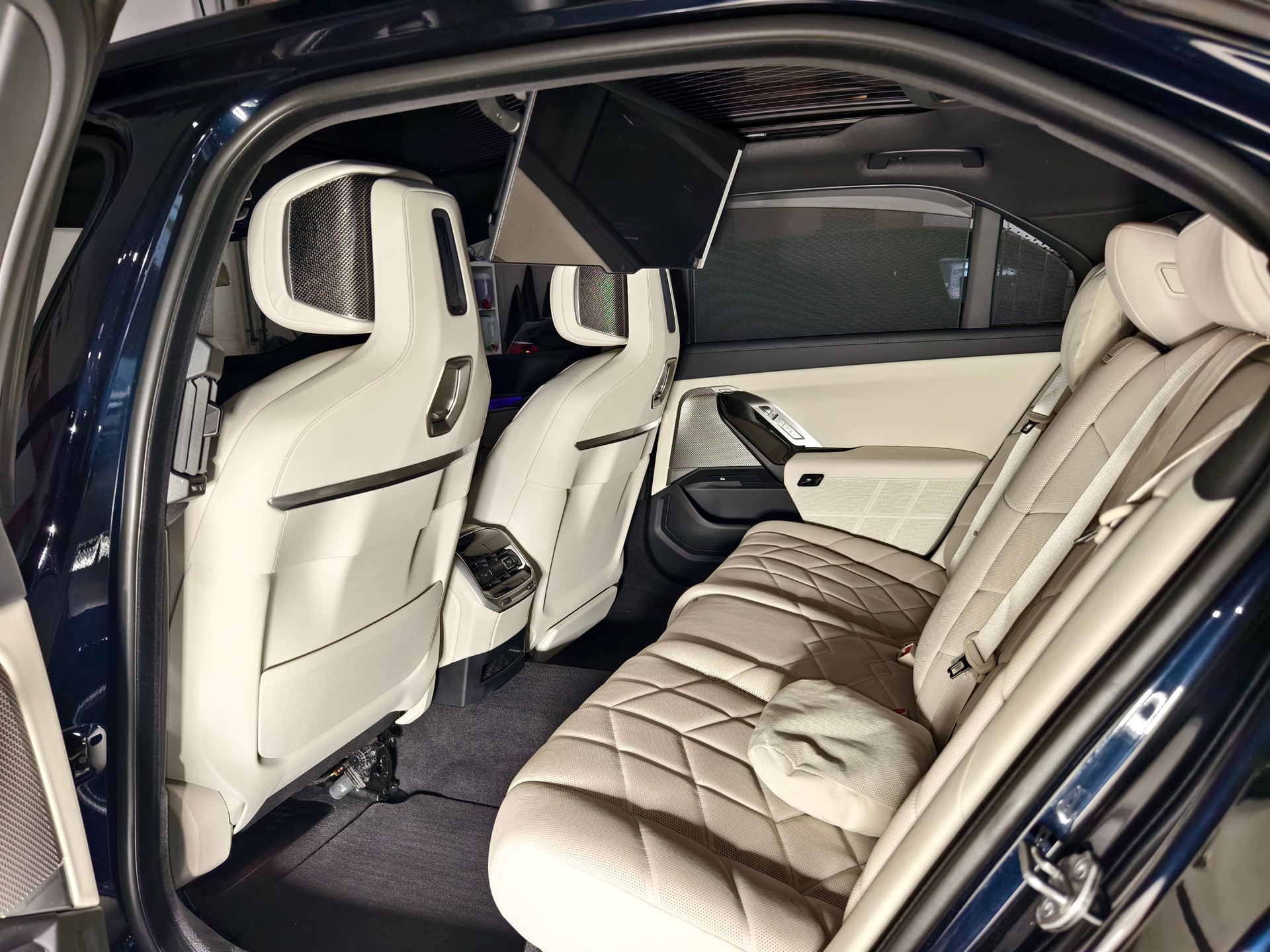 BMW 750e xDrive CH FAHRZEUG-image-9