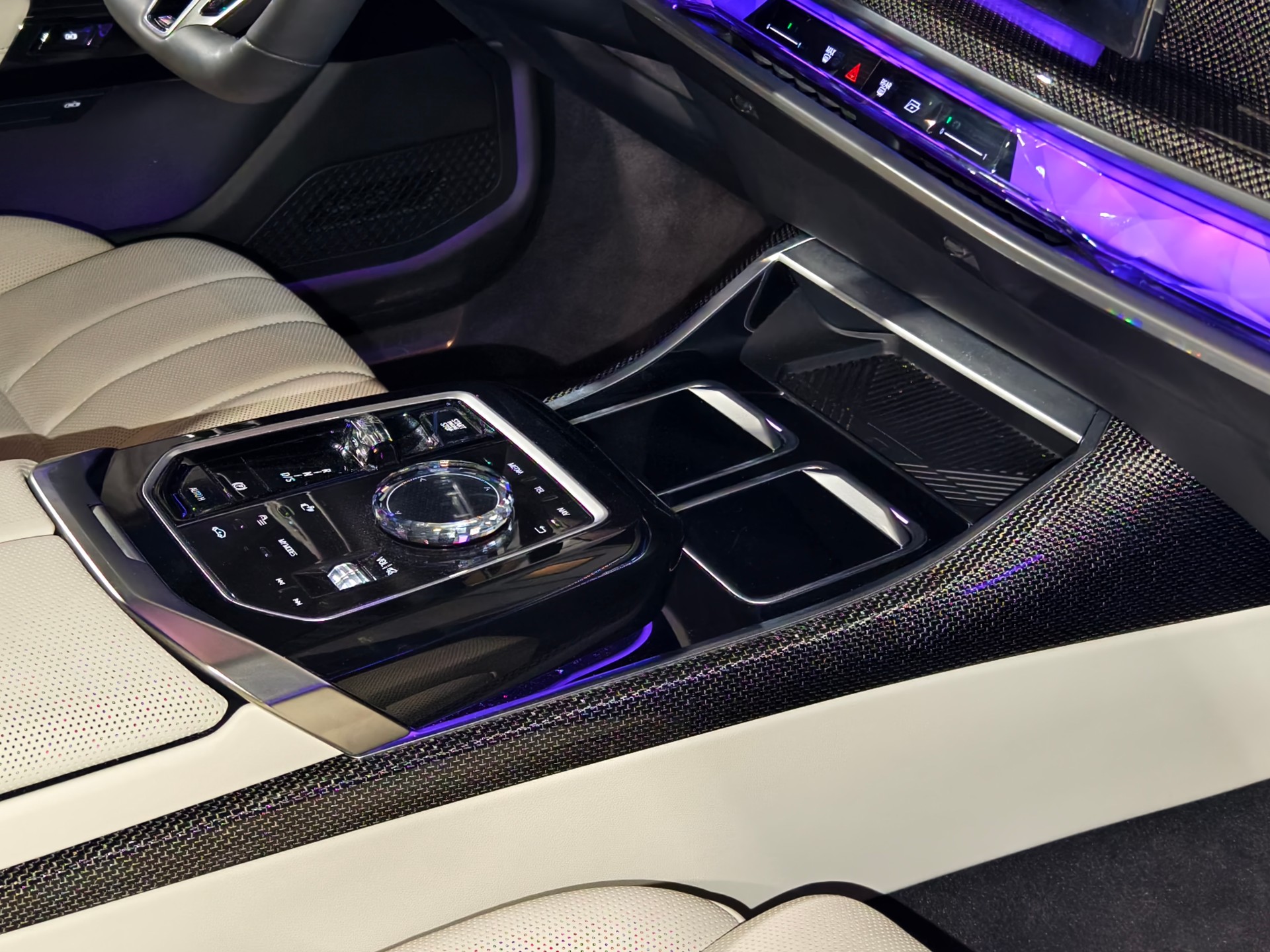 BMW 750e xDrive CH FAHRZEUG-image-31