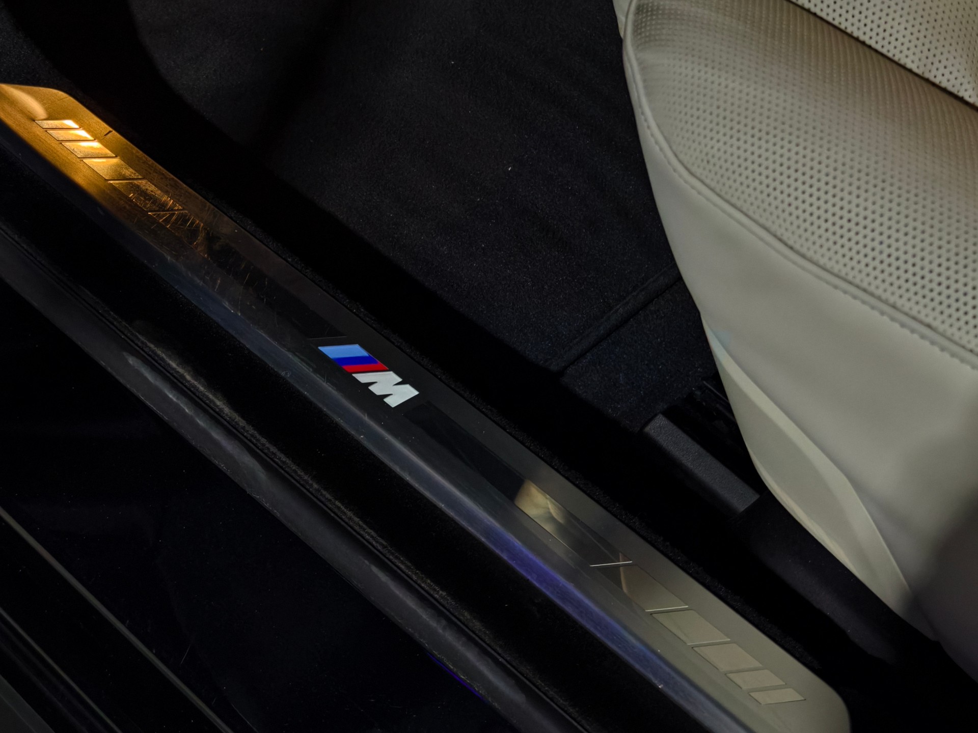 BMW 750e xDrive CH FAHRZEUG-image-24