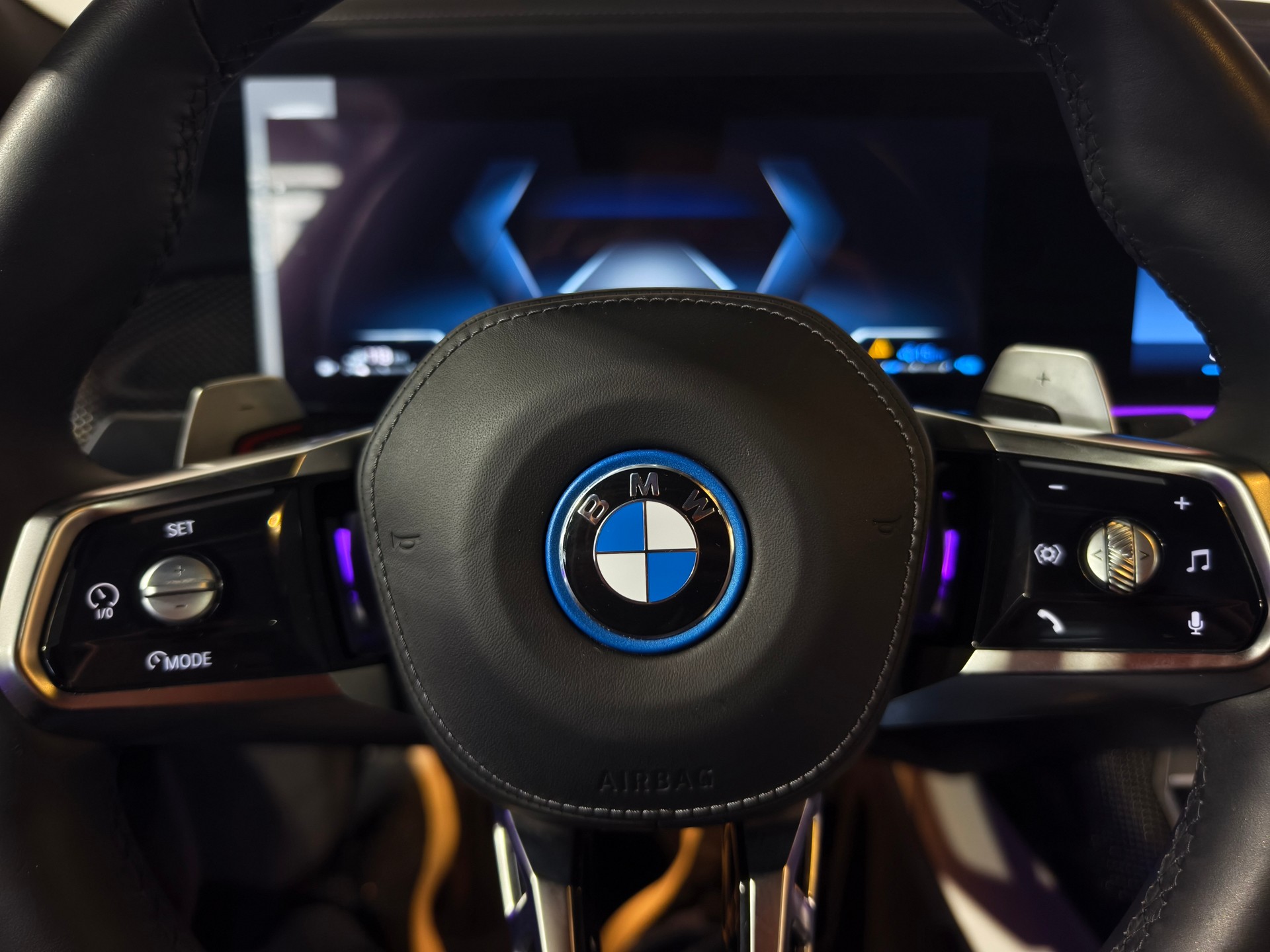 BMW 750e xDrive CH FAHRZEUG-image-27