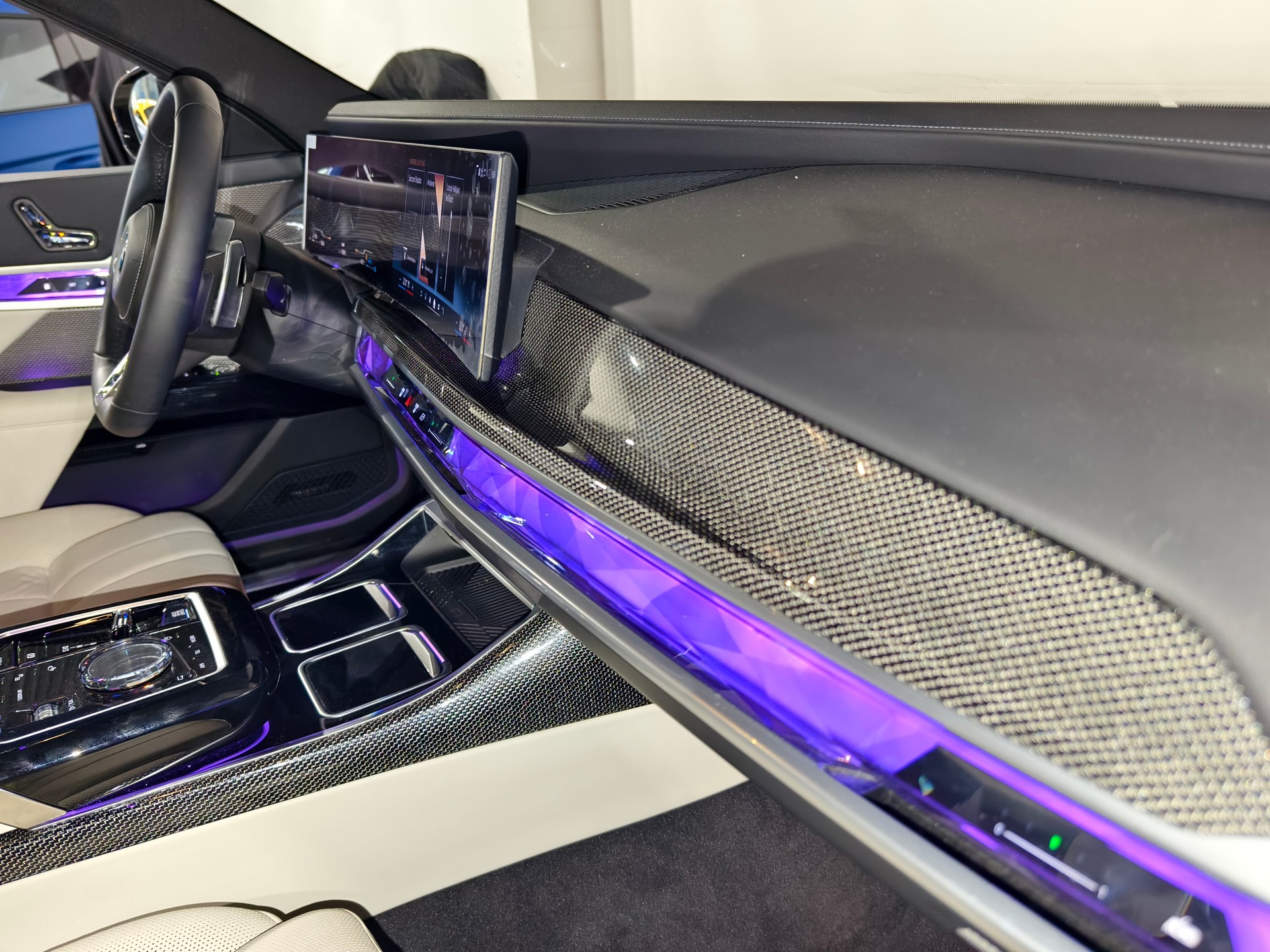 BMW 750e xDrive CH FAHRZEUG-image-30