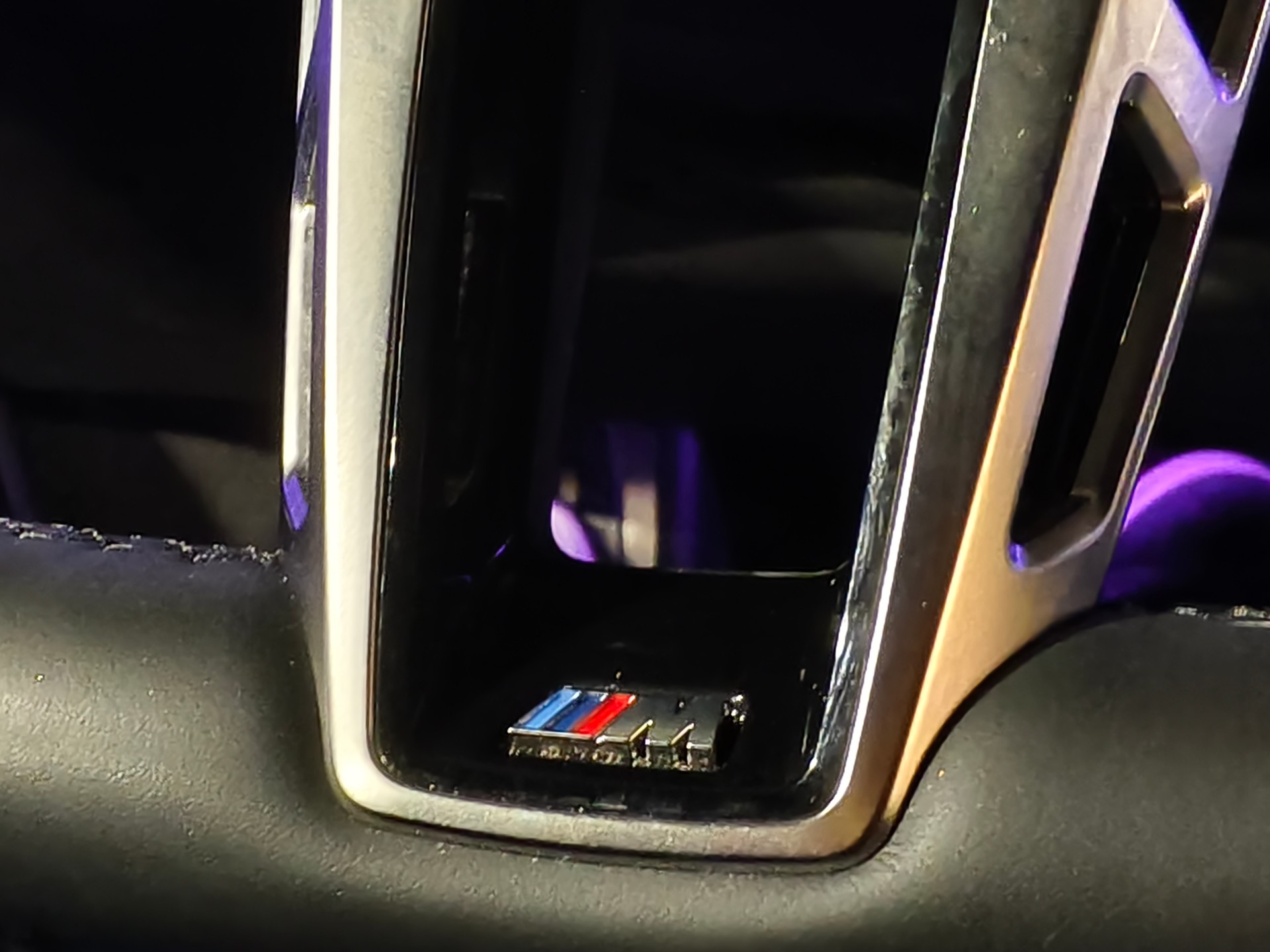 BMW 750e xDrive CH FAHRZEUG-image-23