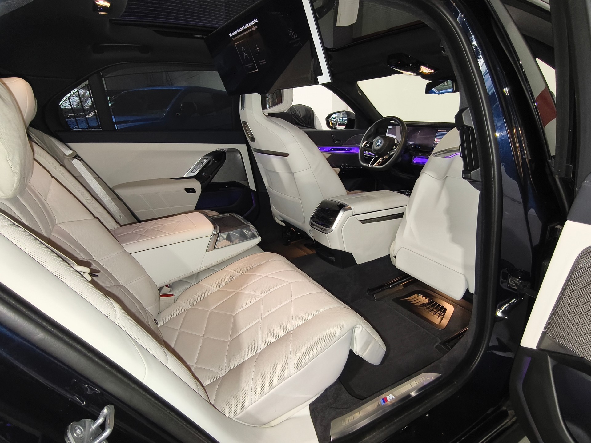 BMW 750e xDrive CH FAHRZEUG-image-16