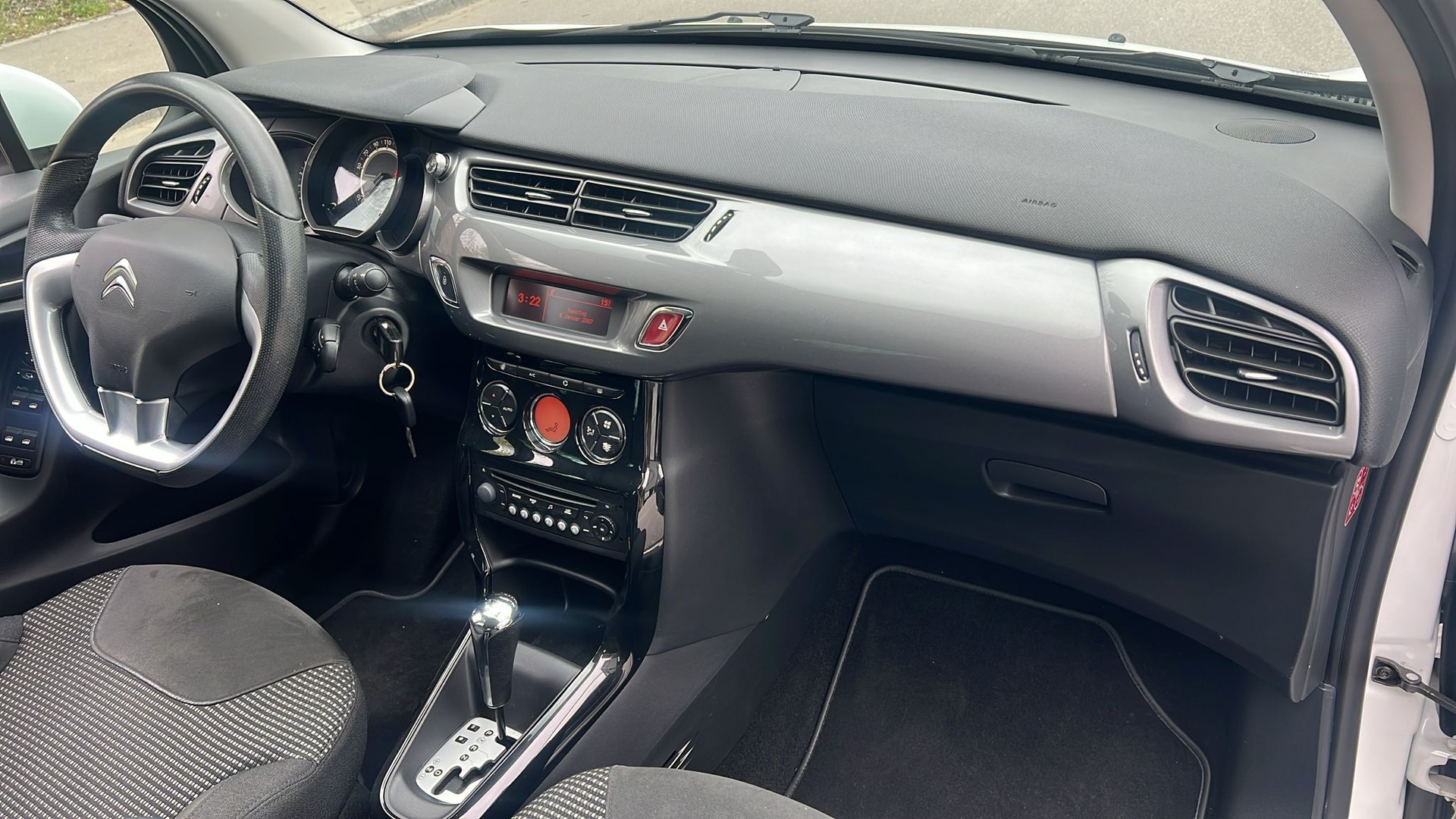CITROEN C3 1.6i 16V Exclusive Automatic-image-12