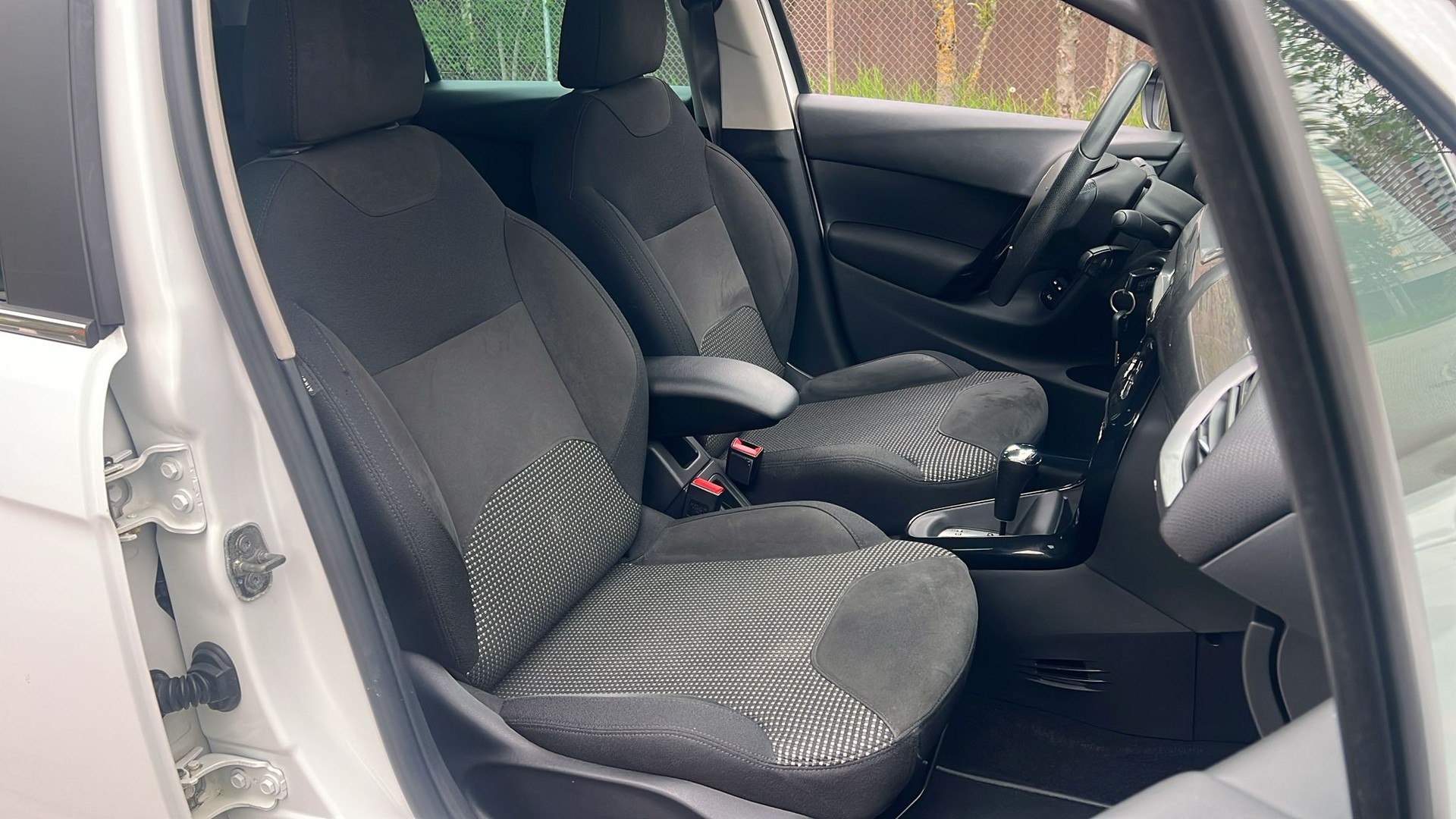 CITROEN C3 1.6i 16V Exclusive Automatic-image-13