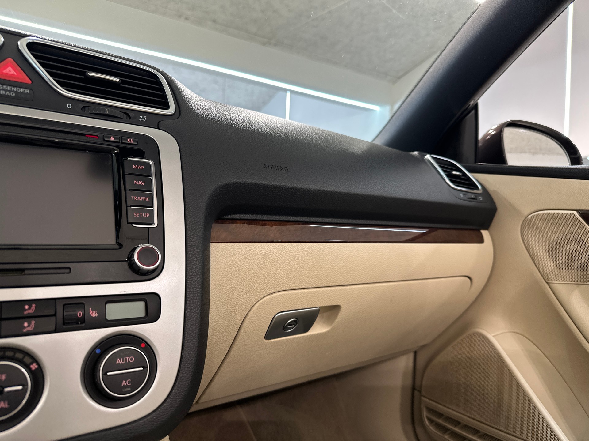 VW Eos 2.0 FSI Turbo Fashion DSG-image-21