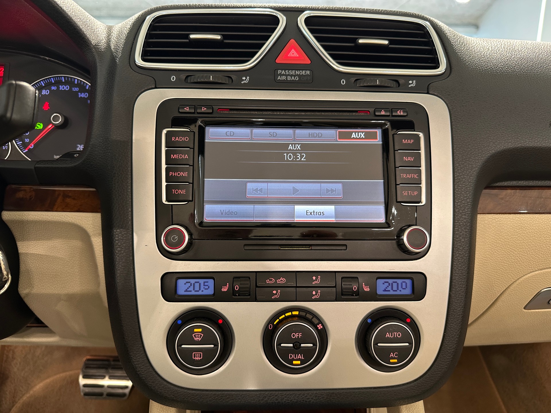 VW Eos 2.0 FSI Turbo Fashion DSG-image-18