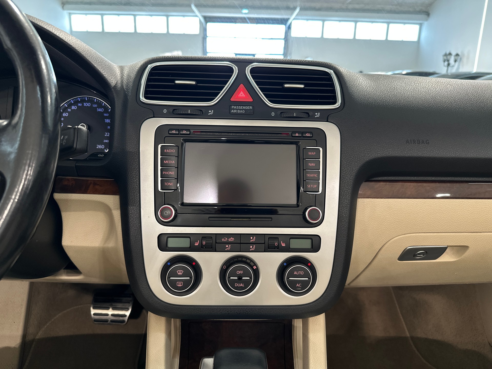 VW Eos 2.0 FSI Turbo Fashion DSG-image-17