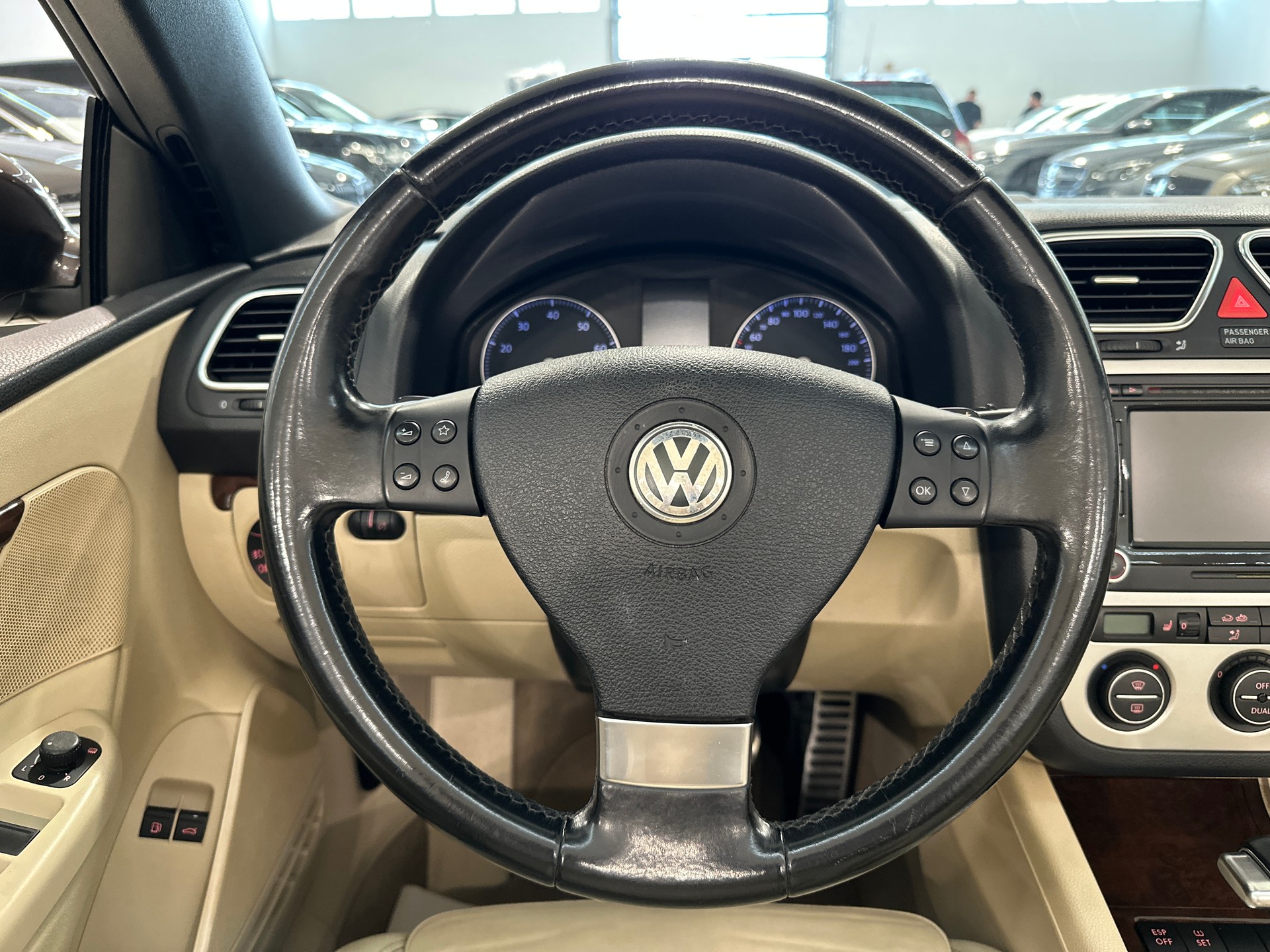 VW Eos 2.0 FSI Turbo Fashion DSG-image-22