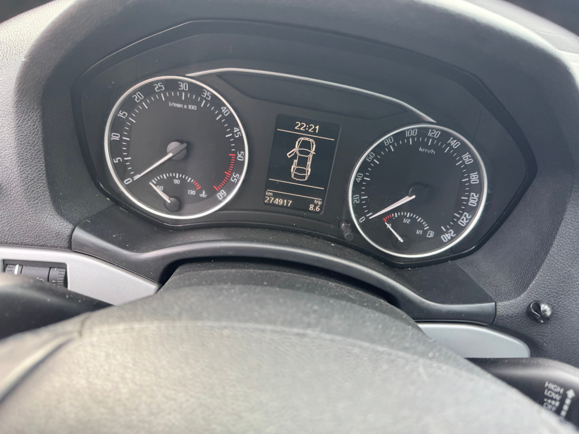 SKODA Octavia Combi 1.6 TDI Ambiente DSG-image-9