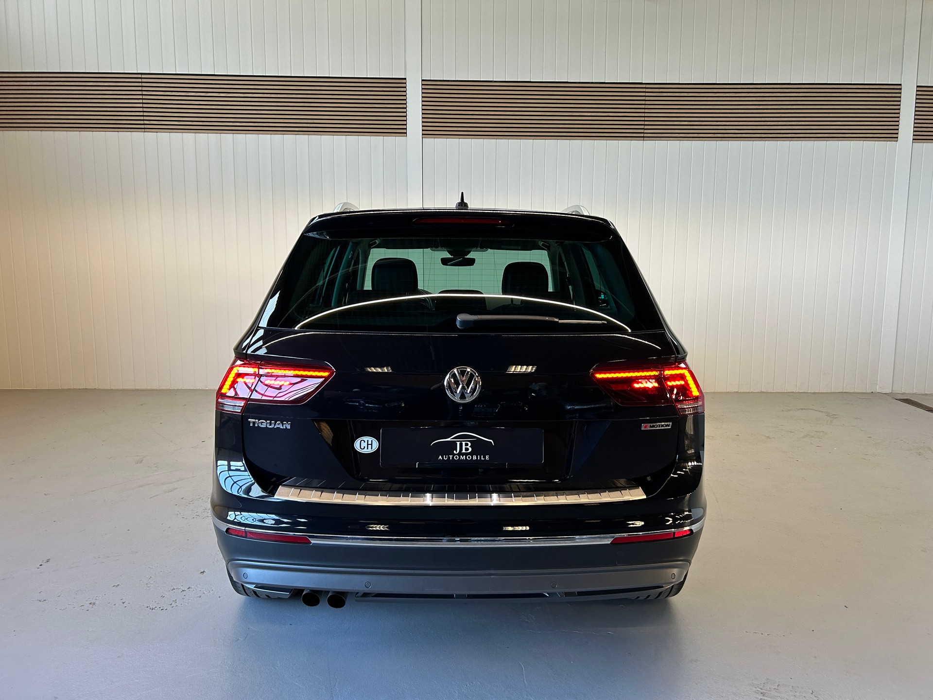 VW Tiguan 2.0TSI Highline 4Motion DSG-showroom-element-3