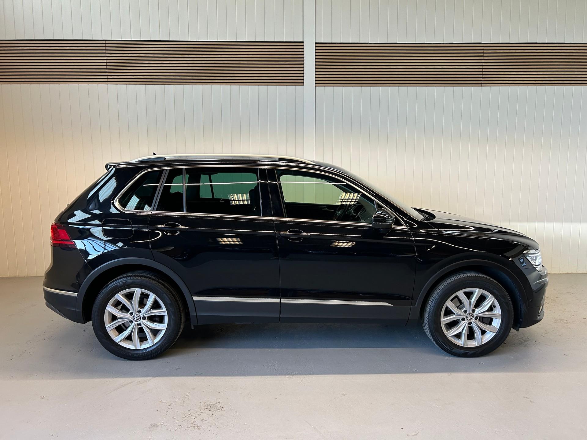 VW Tiguan 2.0TSI Highline 4Motion DSG-image-5