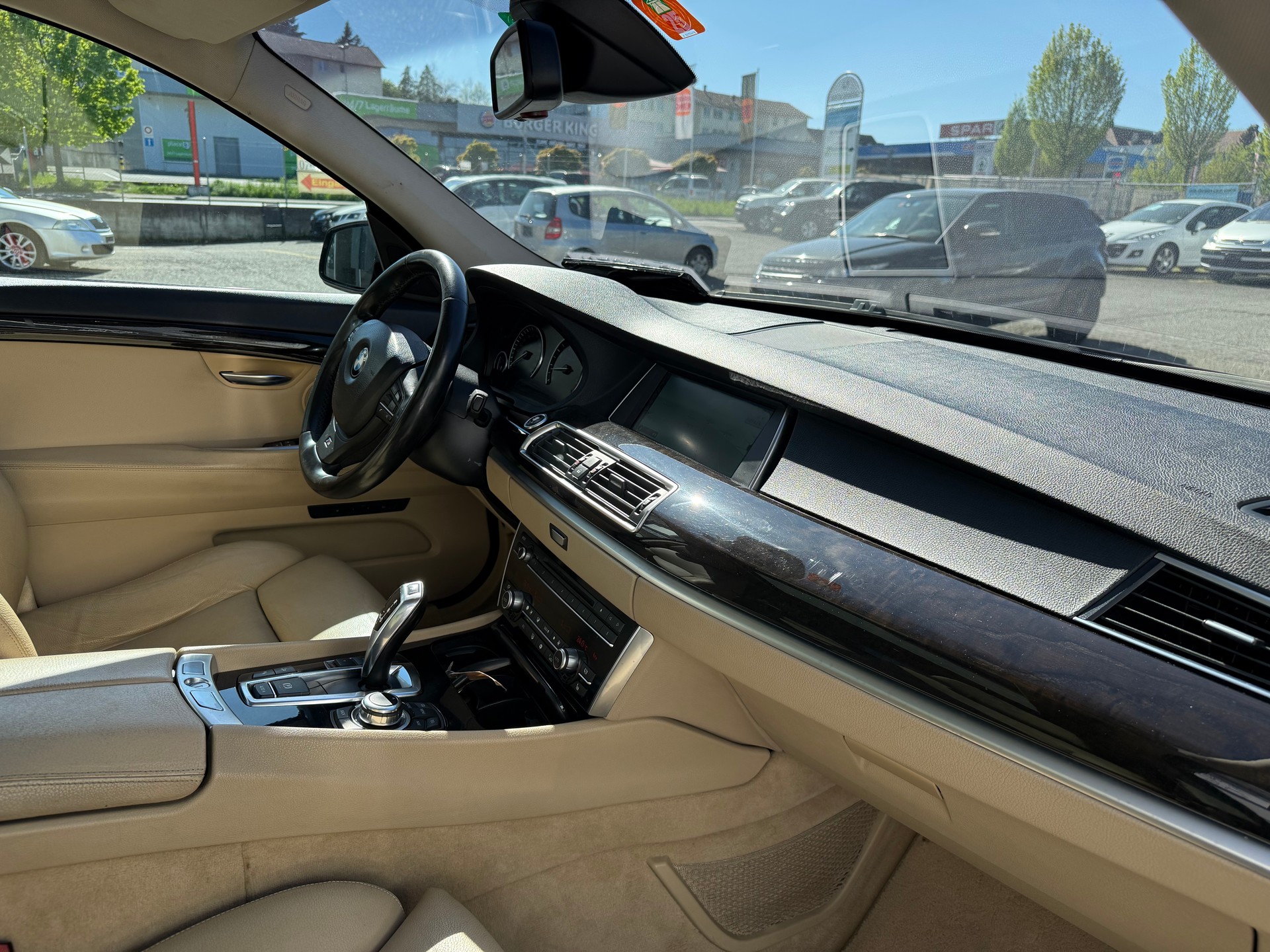 BMW 550i xDrive GT Steptronic-image-10