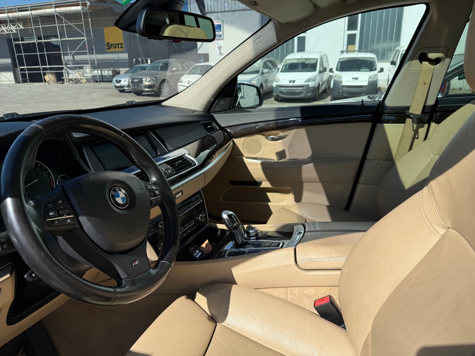BMW 550i xDrive GT Steptronic-image-4
