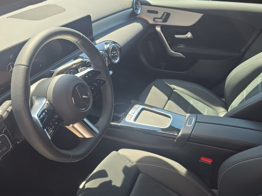 MERCEDES-BENZ A 180 d 8G-DCT-image-6