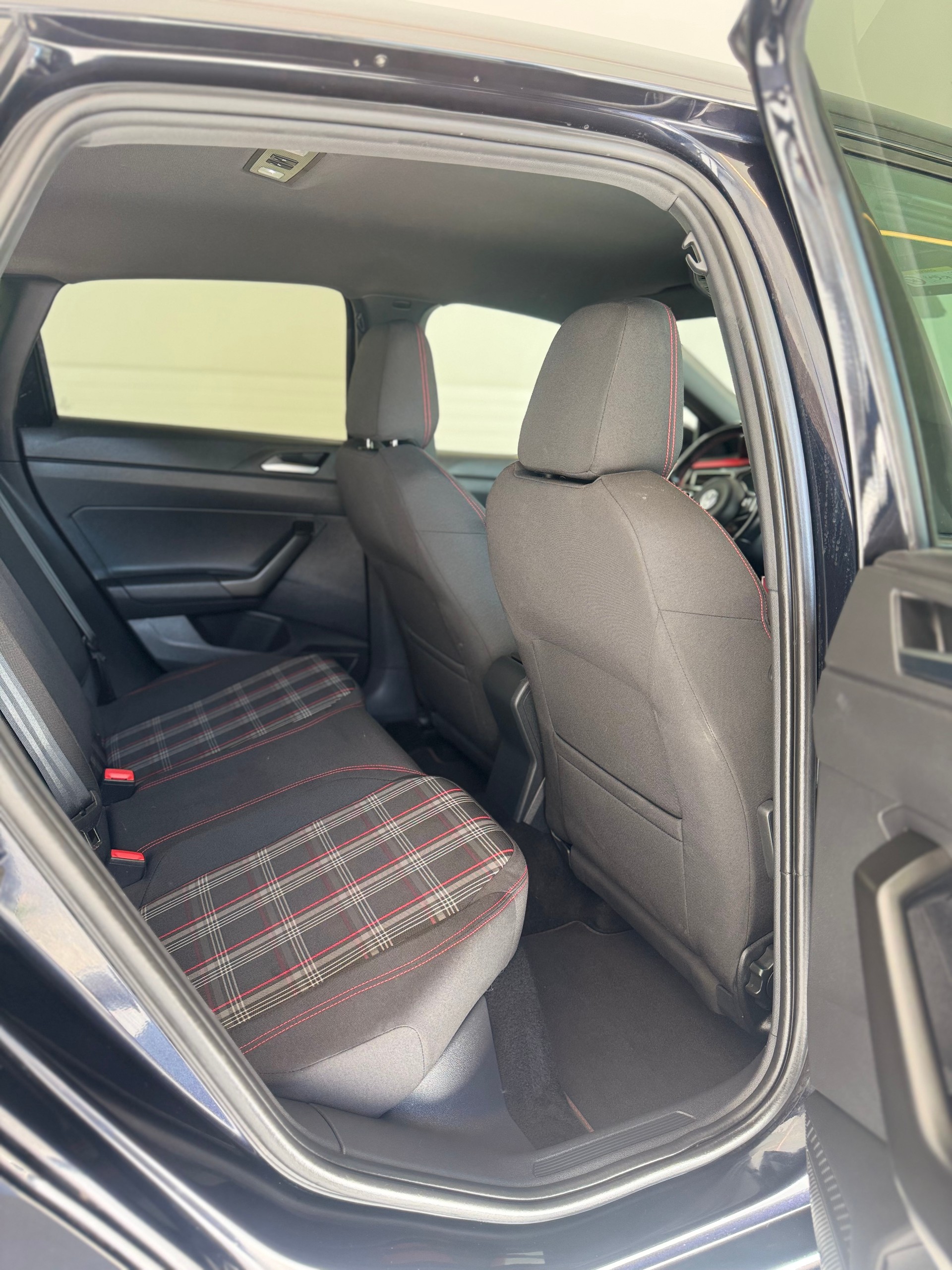 VW Polo 2.0 TSI GTI DSG*CH-Fahrzeug*-image-10