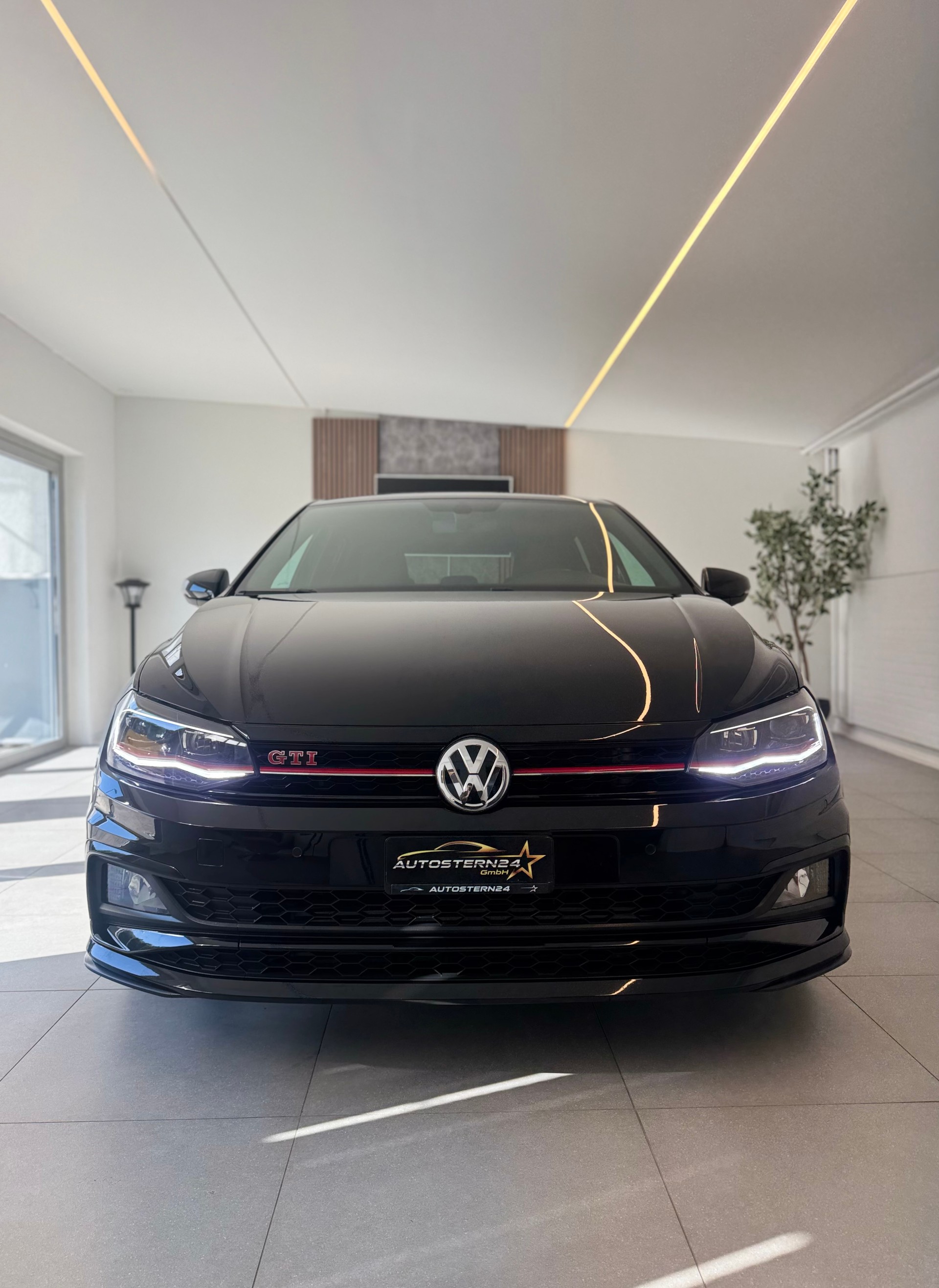 VW Polo 2.0 TSI GTI DSG*CH-Fahrzeug*-image-2
