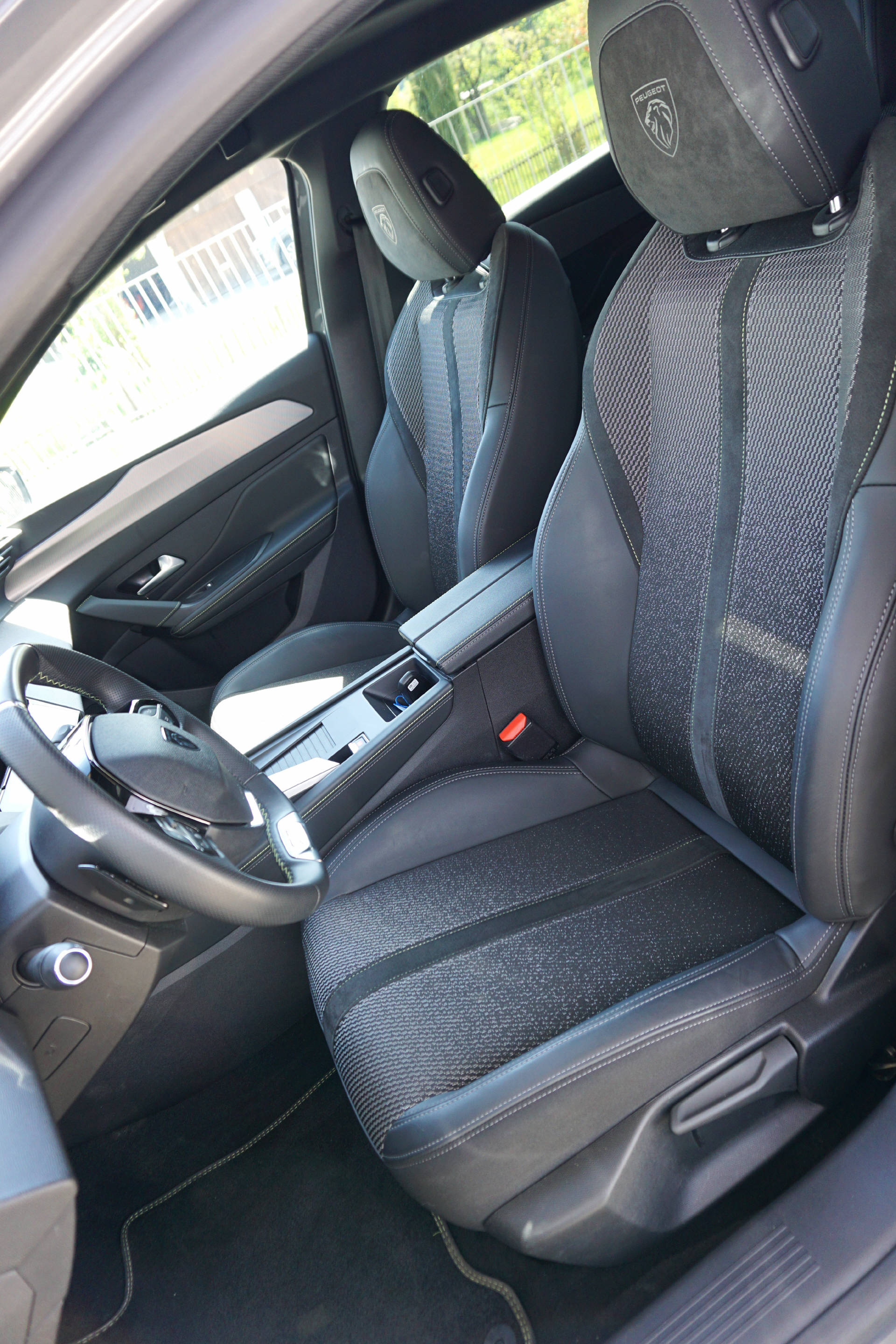 PEUGEOT 308 1.2 Hybrid GT-image-6