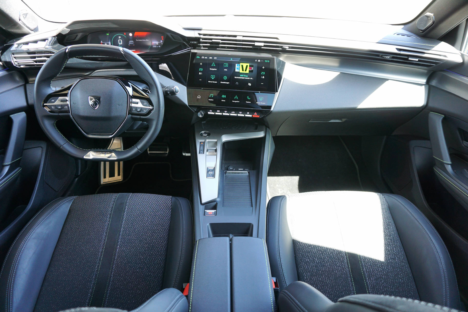 PEUGEOT 308 1.2 Hybrid GT-showroom-element-3