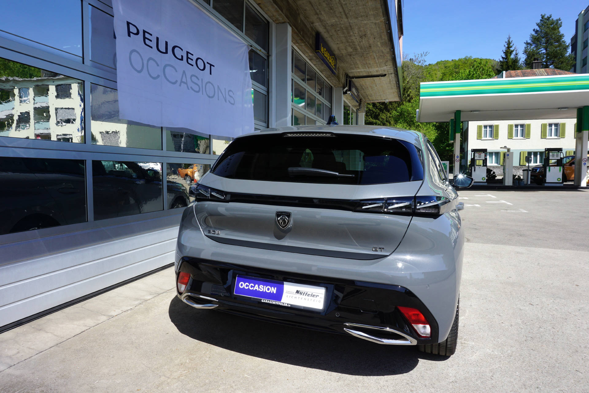 PEUGEOT 308 1.2 Hybrid GT-showroom-element-2
