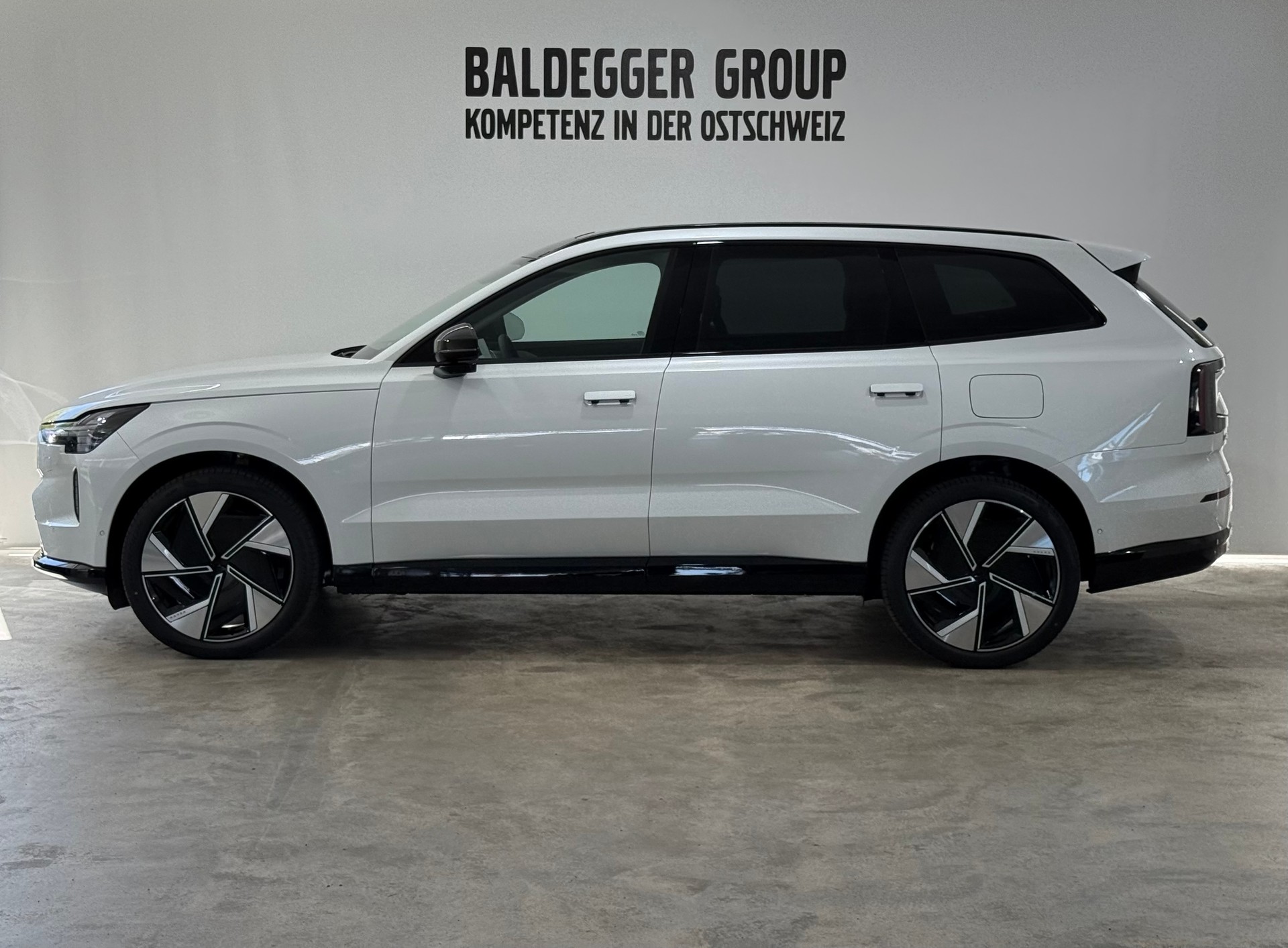 VOLVO EX 90 Twin Ultra AWD-image-1