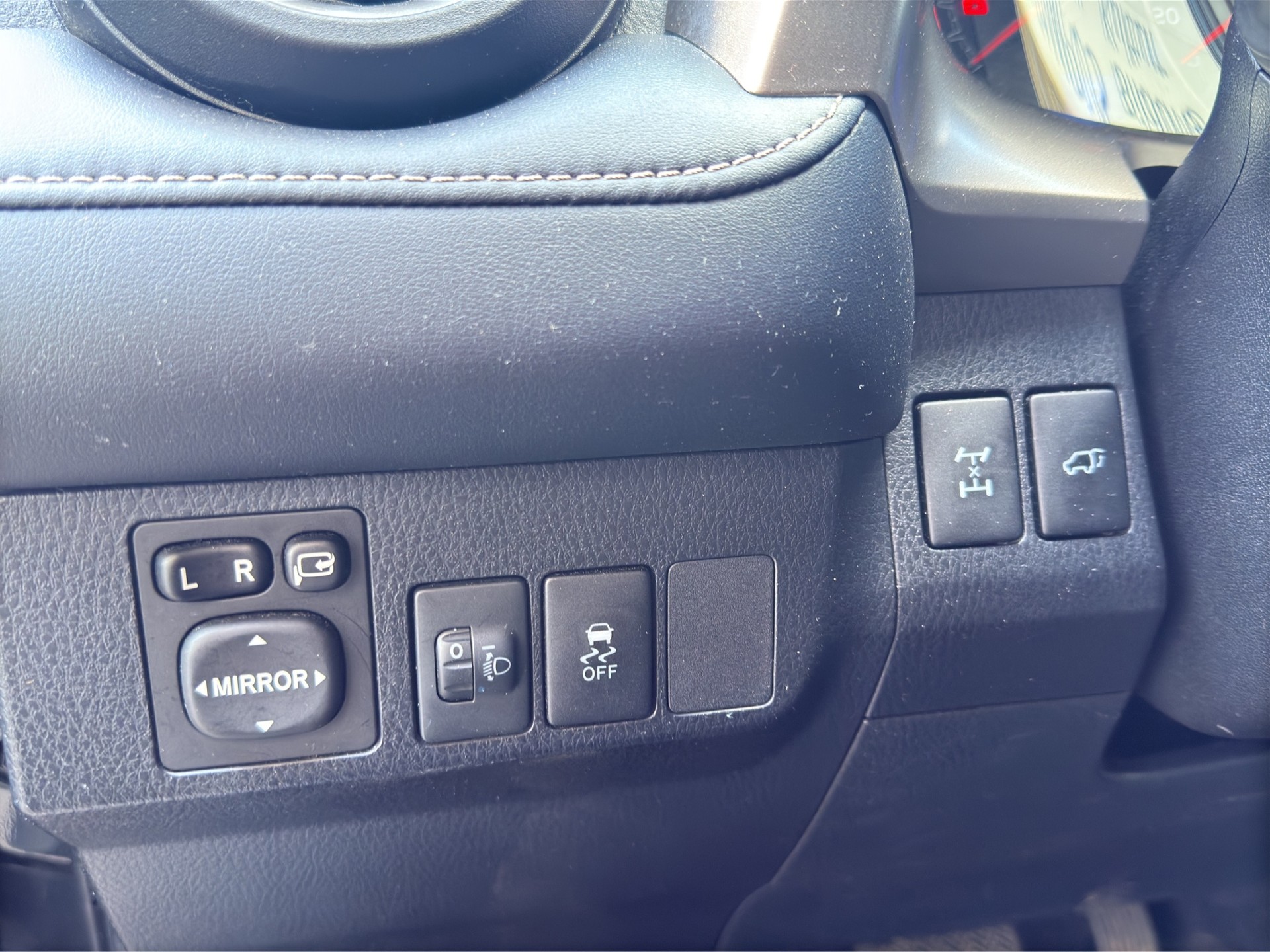 TOYOTA RAV-4 2.0 16V Sol-image-25