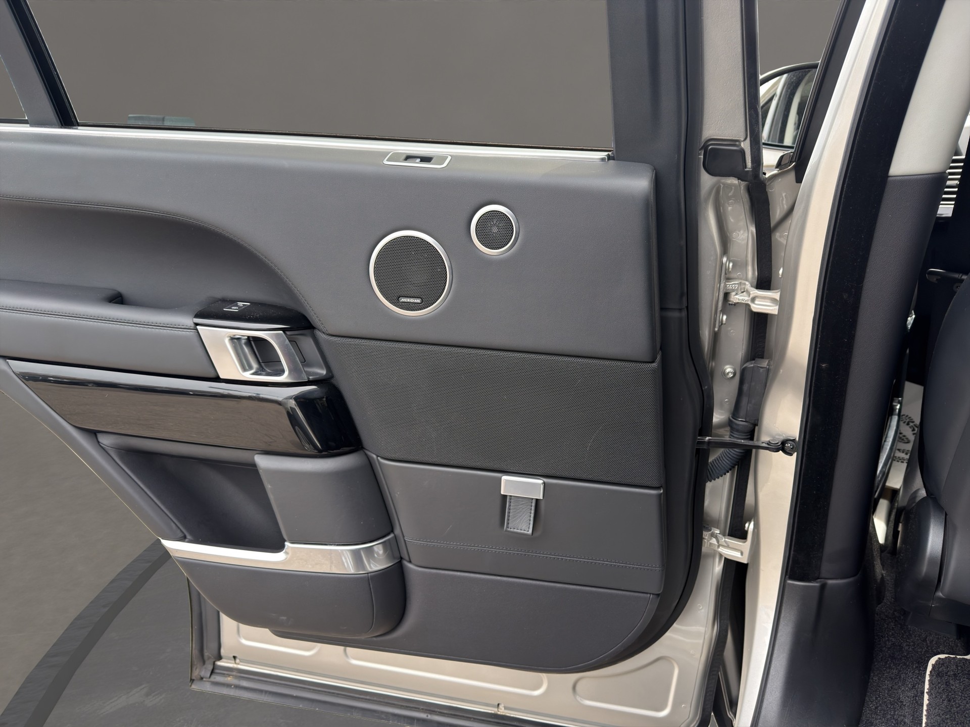 LAND ROVER Range Rover 3.0 SDV6 Hybrid Autobiography Aut.-image-18