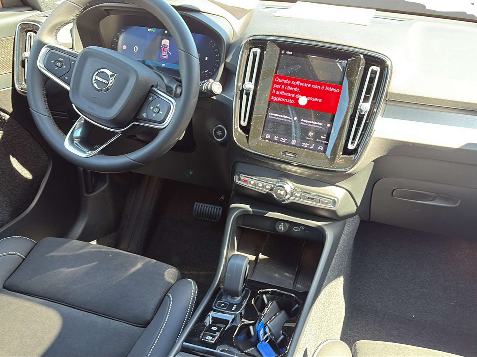 VOLVO XC40 B3 Benzin Mild Hybrid Plus Dark DCT-image-12