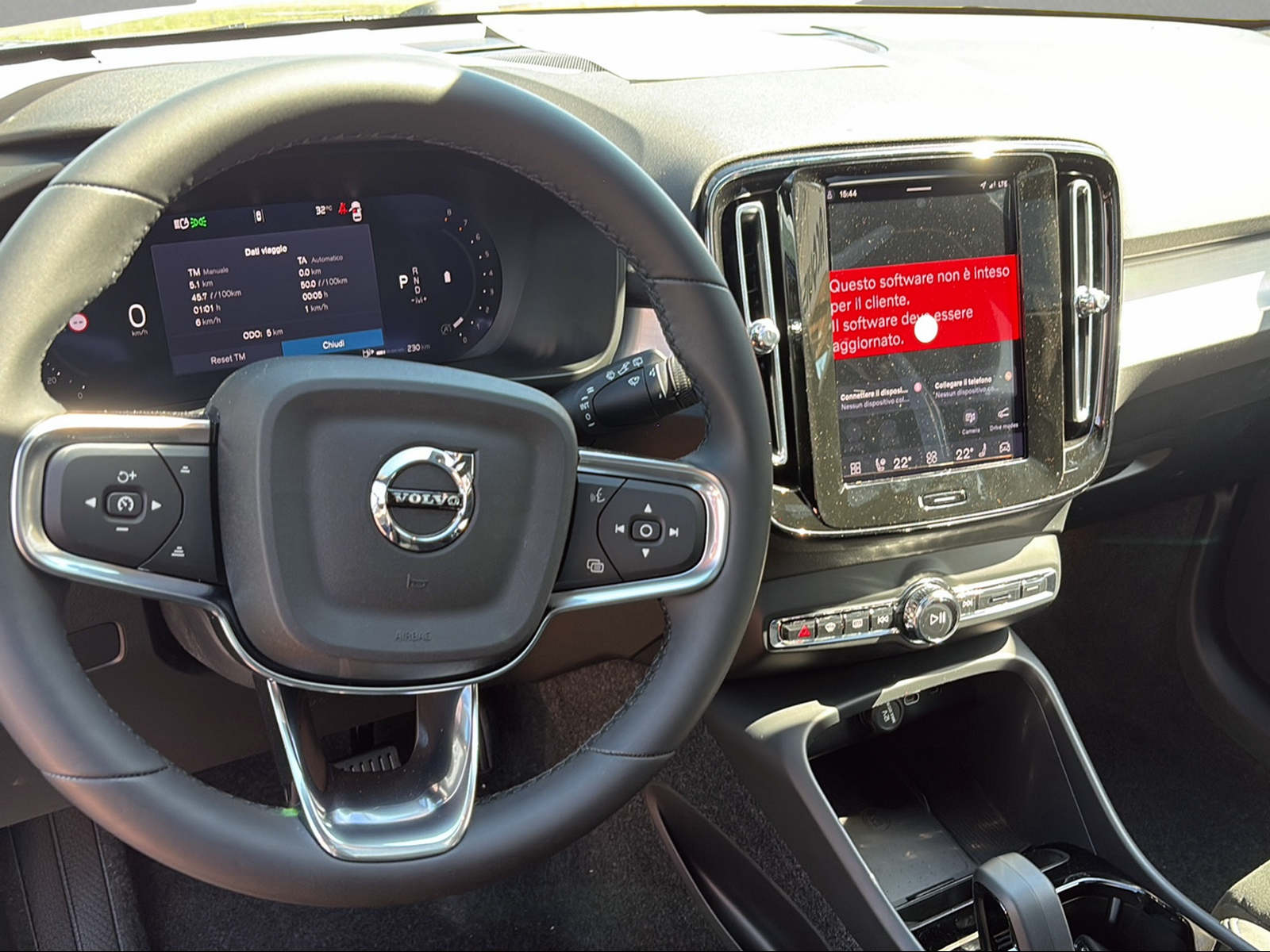 VOLVO XC40 B3 Benzin Mild Hybrid Plus Dark DCT-image-11