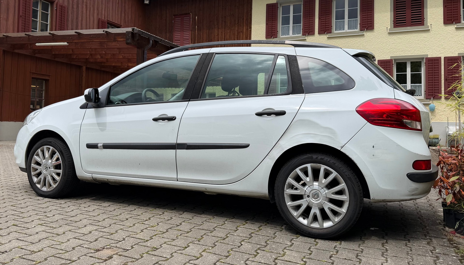 RENAULT Clio Grandtour 1.2 16V Expression-image-3