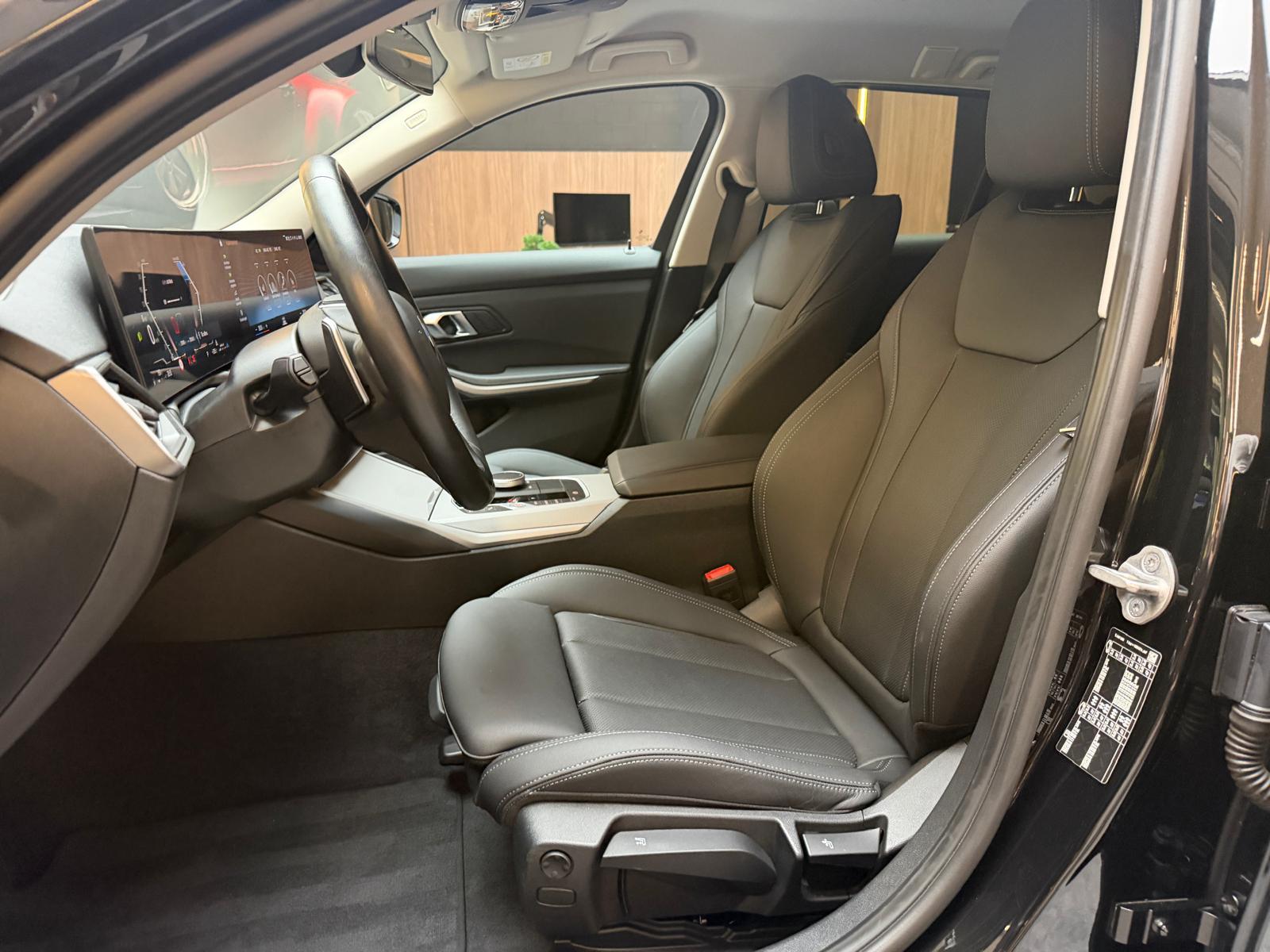 BMW 320d SAG Touring-image-14