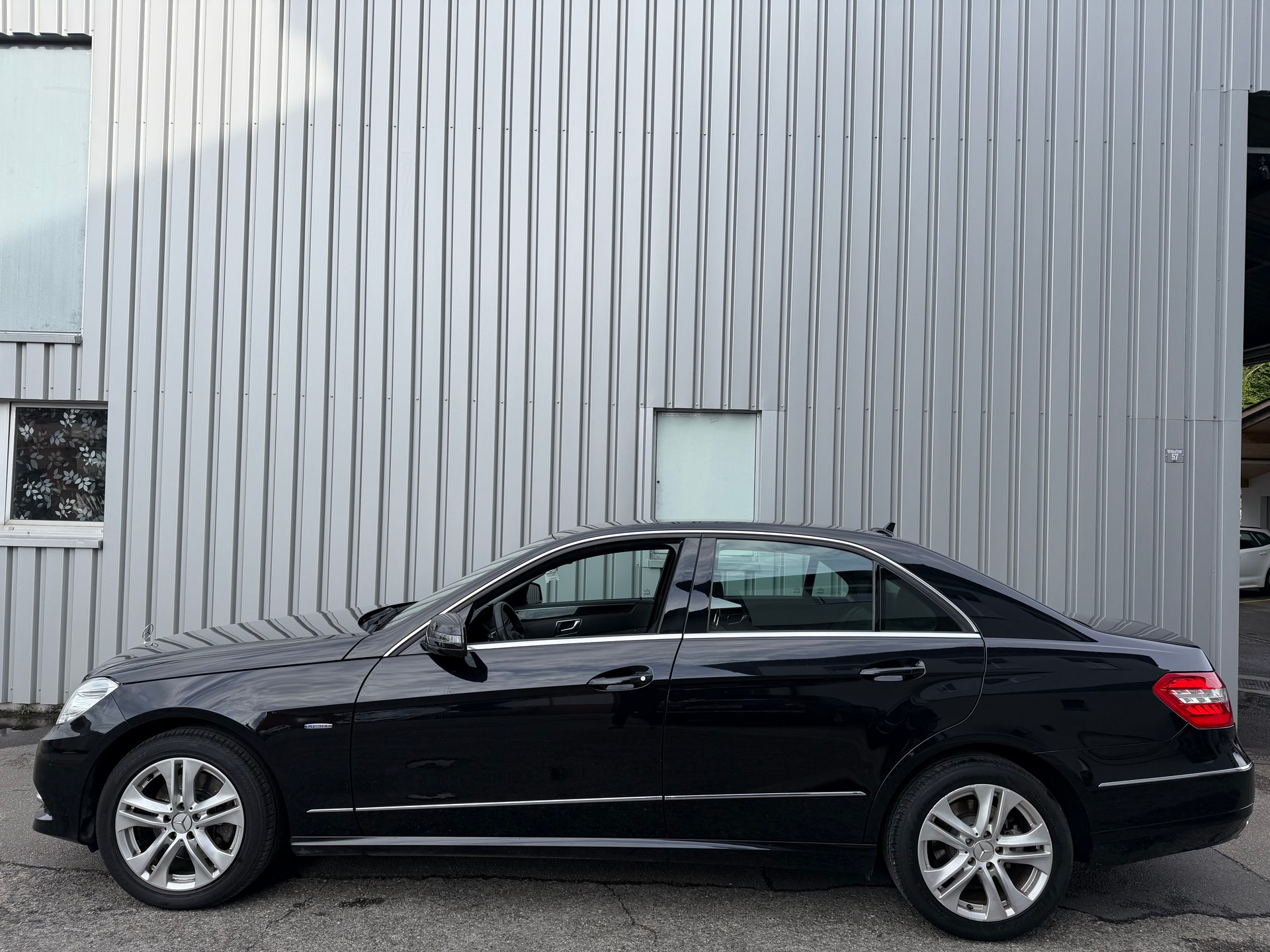 MERCEDES-BENZ E 250 CDI BlueEfficiency Elégance 4Matic 7G-Tronic-image-3