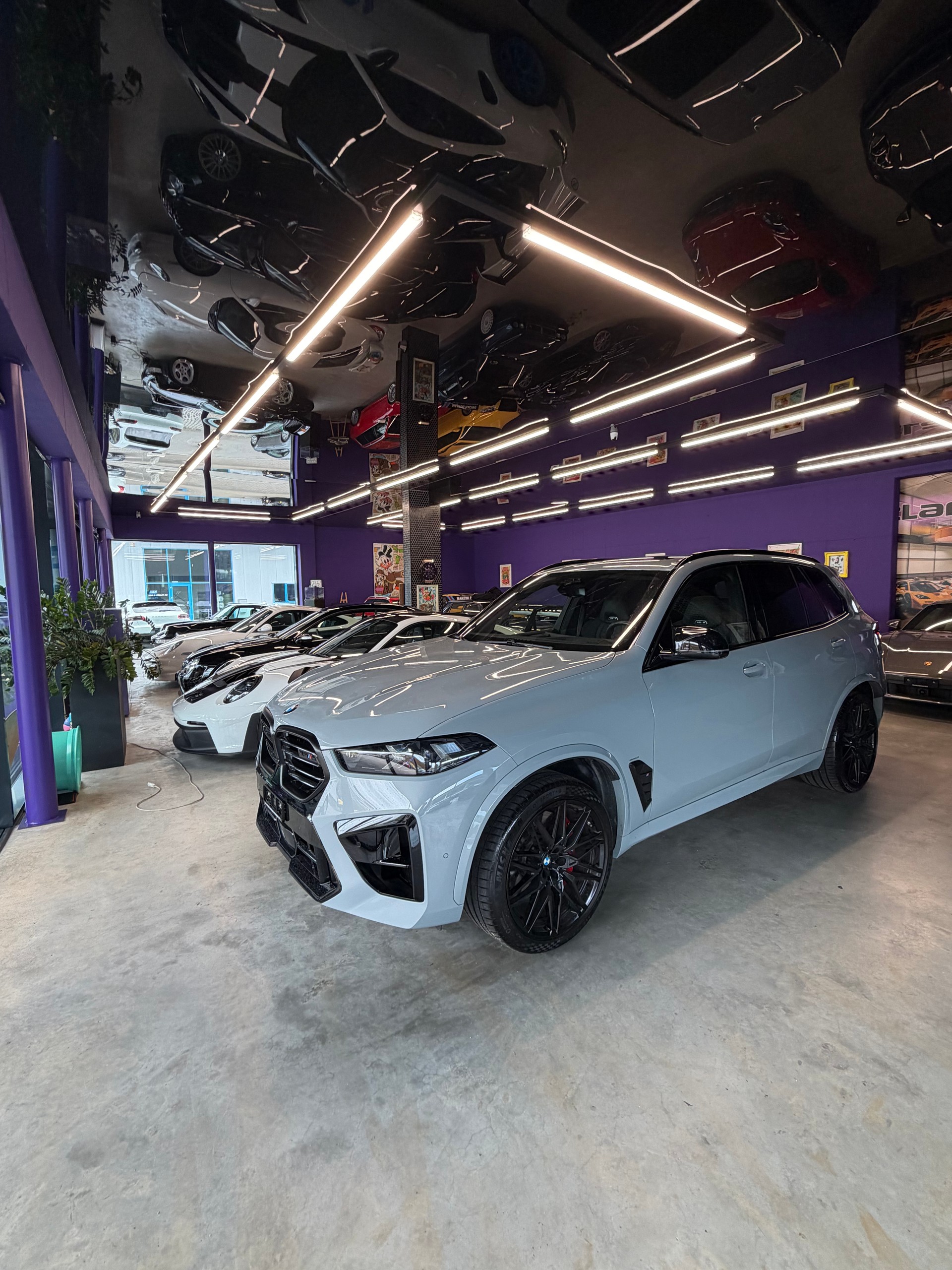 BMW X5M Competition-showroom-element-1