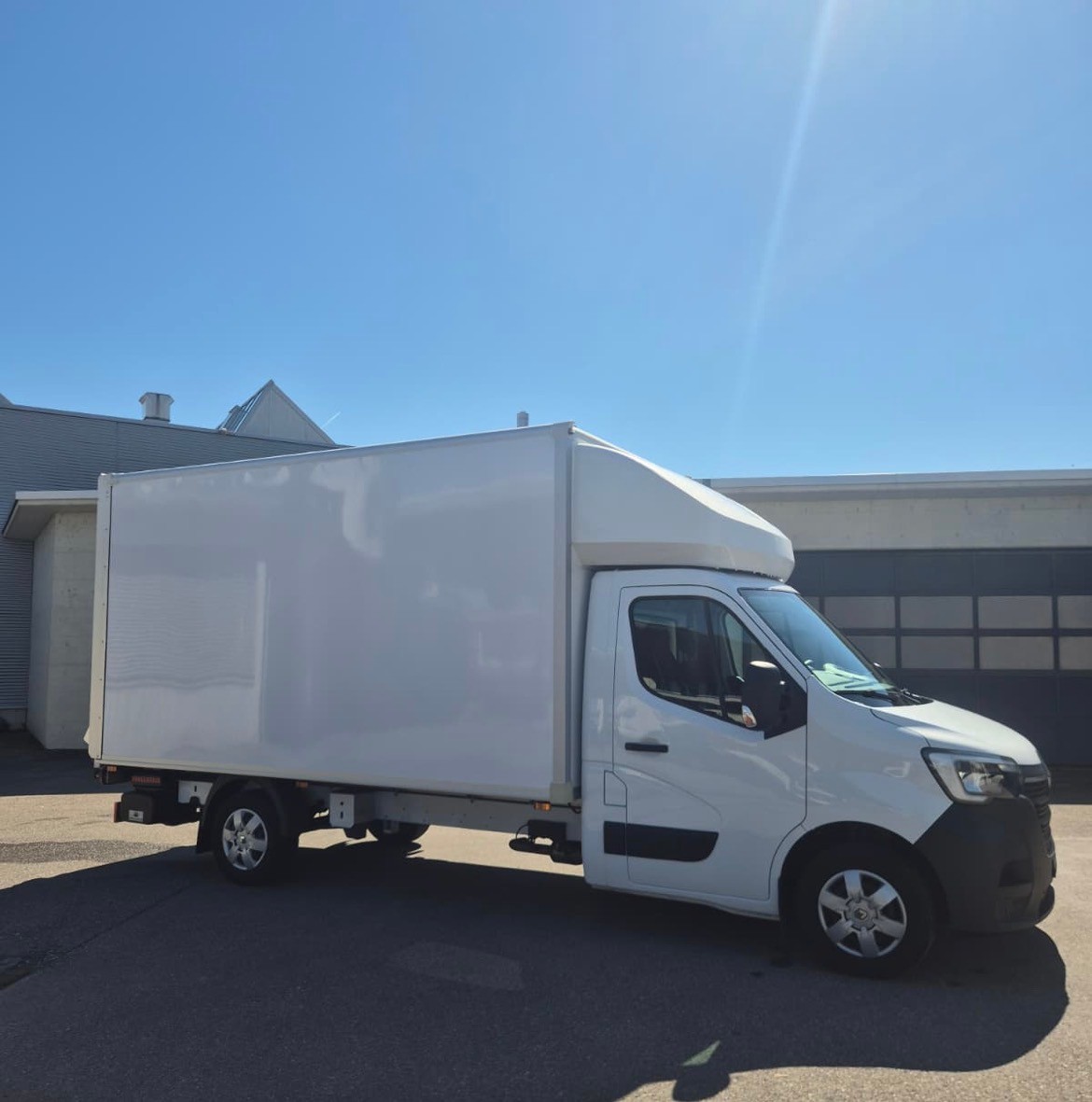 RENAULT 2.3 dCi 145 TwinTurbo-image-1