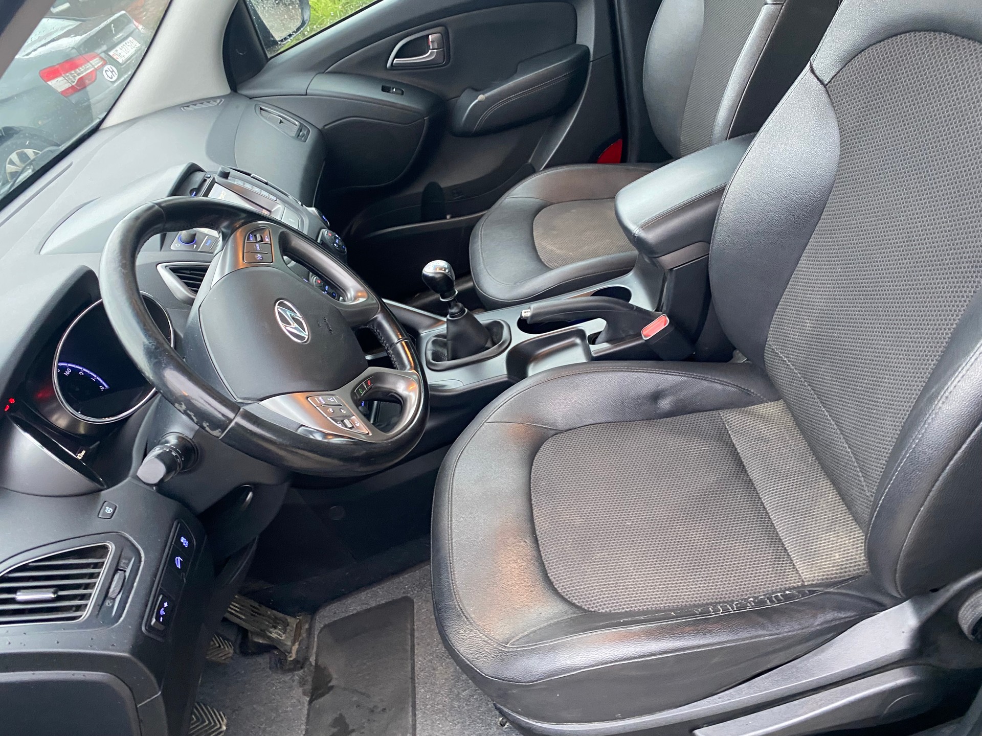 HYUNDAI iX 35 2.0 CRDi Style 2WD-image-6